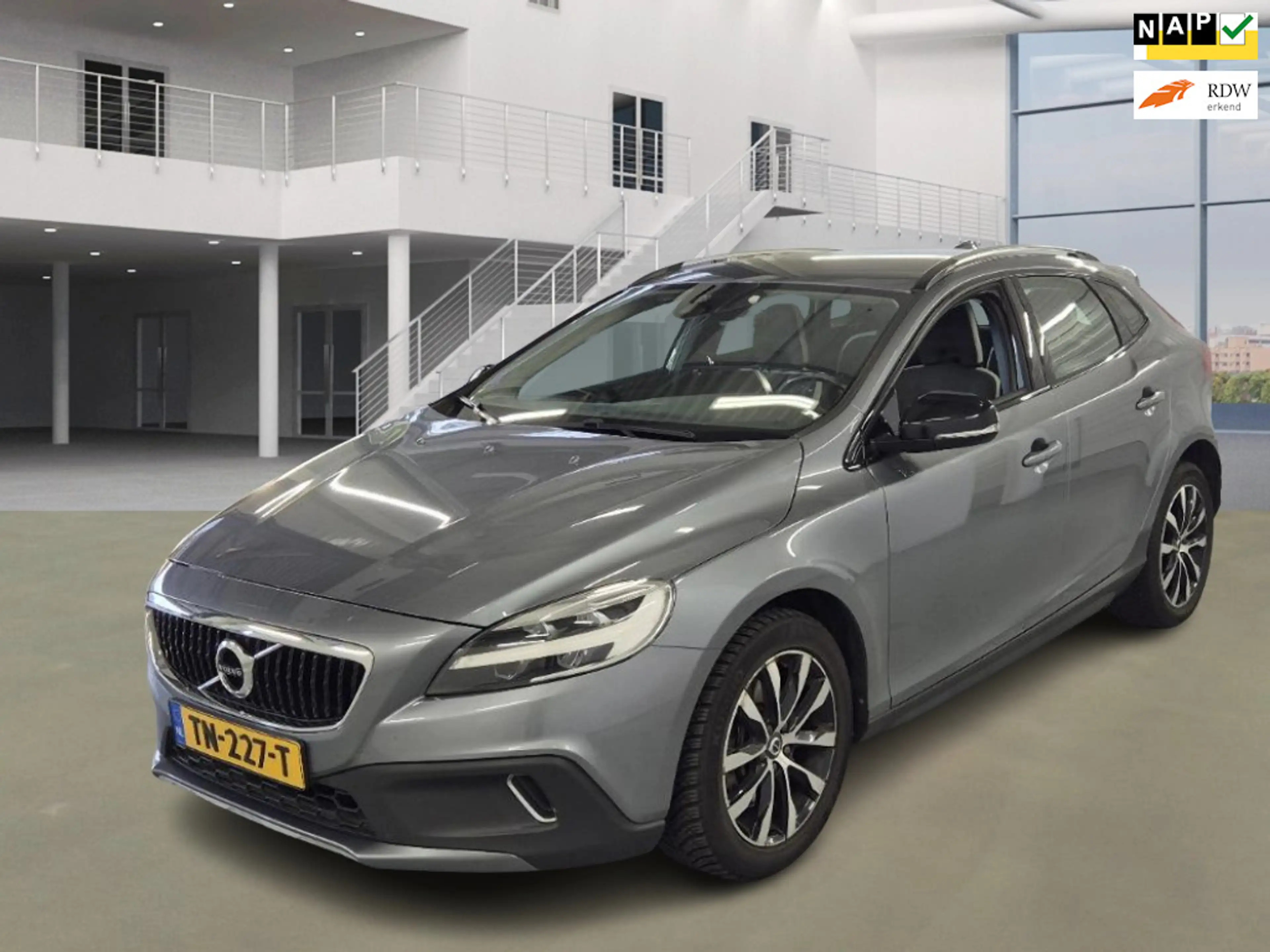 Volvo V40 Cross Country 1.5 T3 Dynamic Edition / NL PRIJS 11000