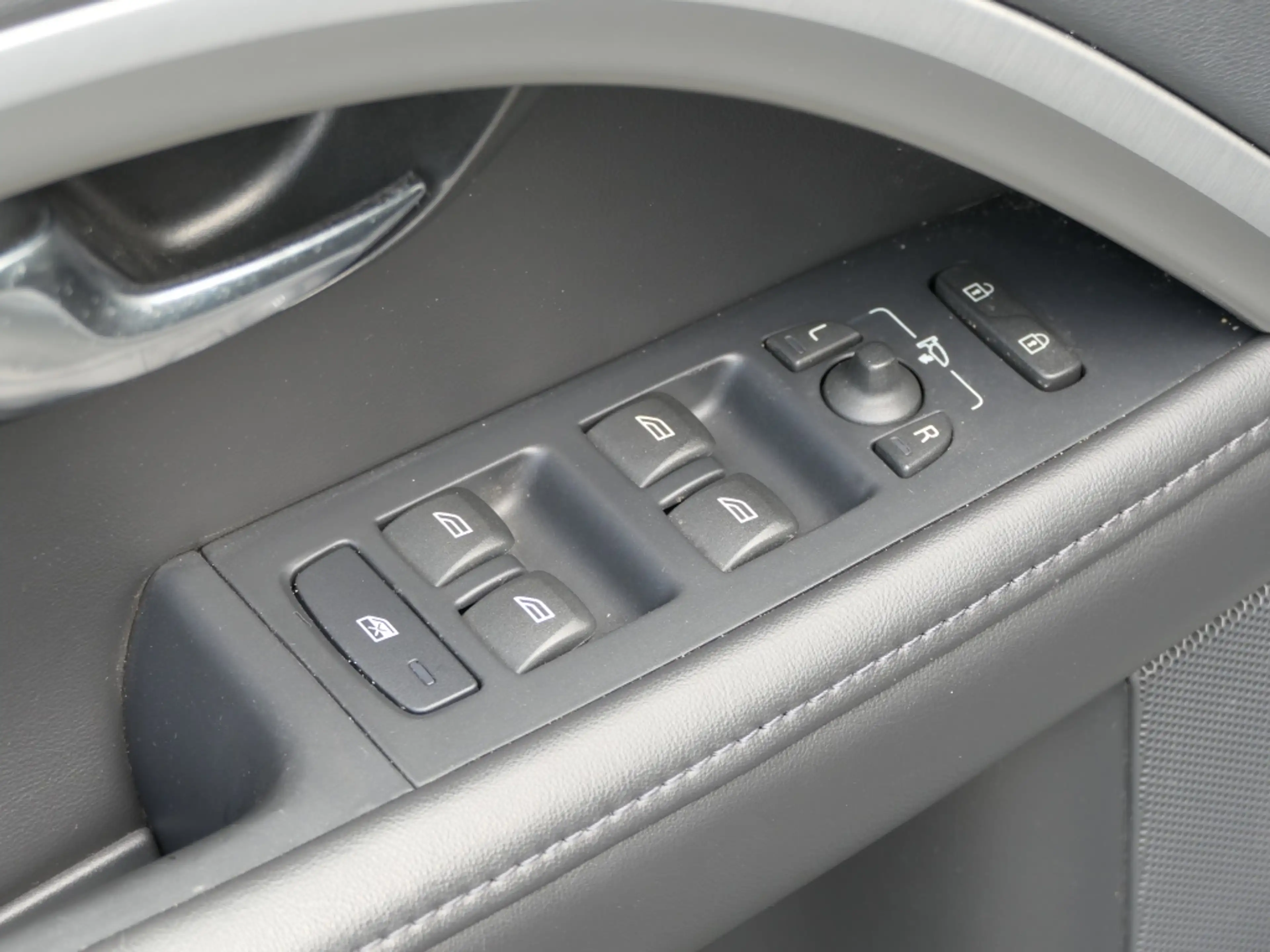 Volvo V70 1.6 T4 Lim. Edition Xenon / Navi / Leer — photo 15