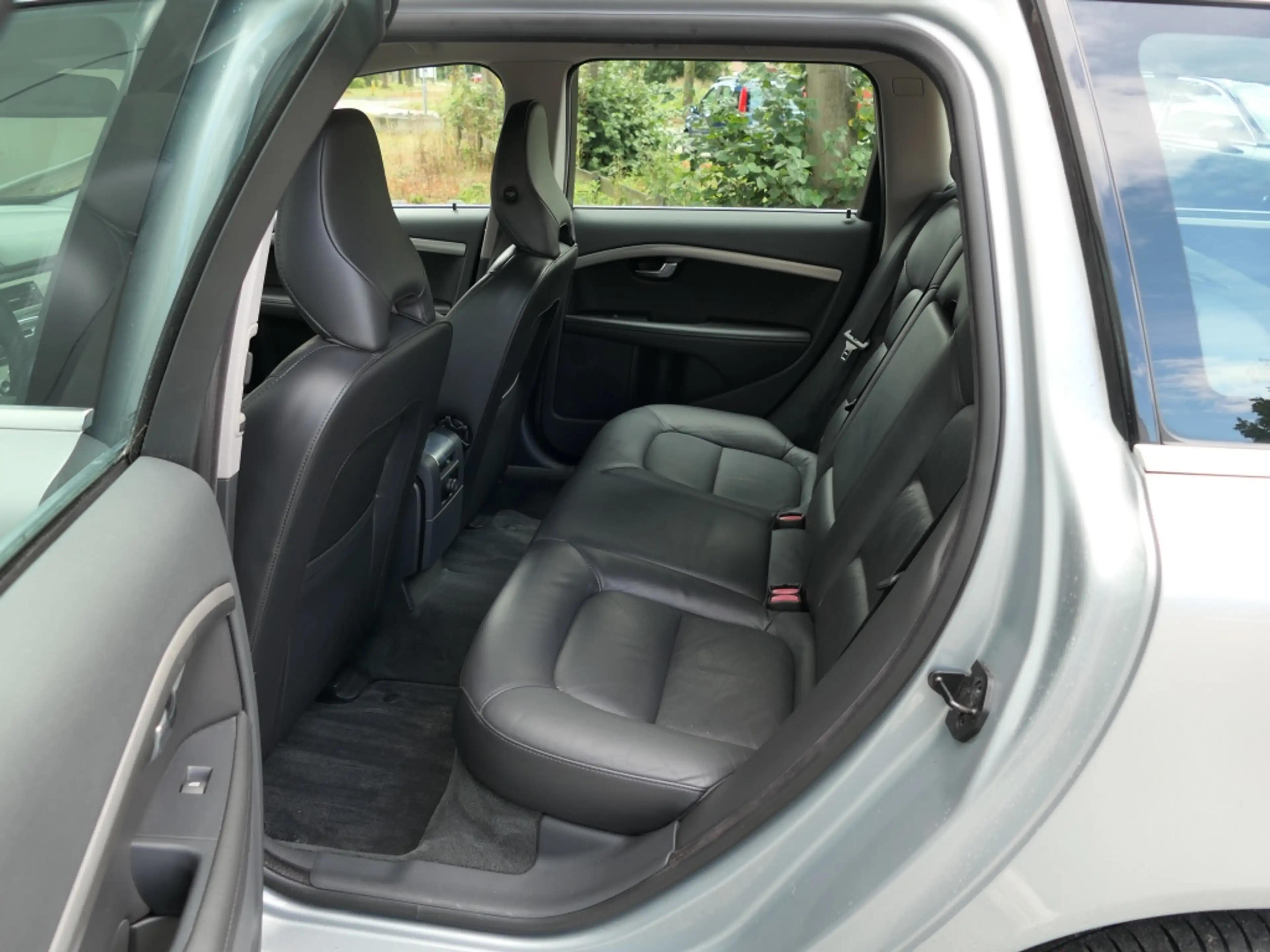 Volvo V70 1.6 T4 Lim. Edition Xenon / Navi / Leer — photo 8