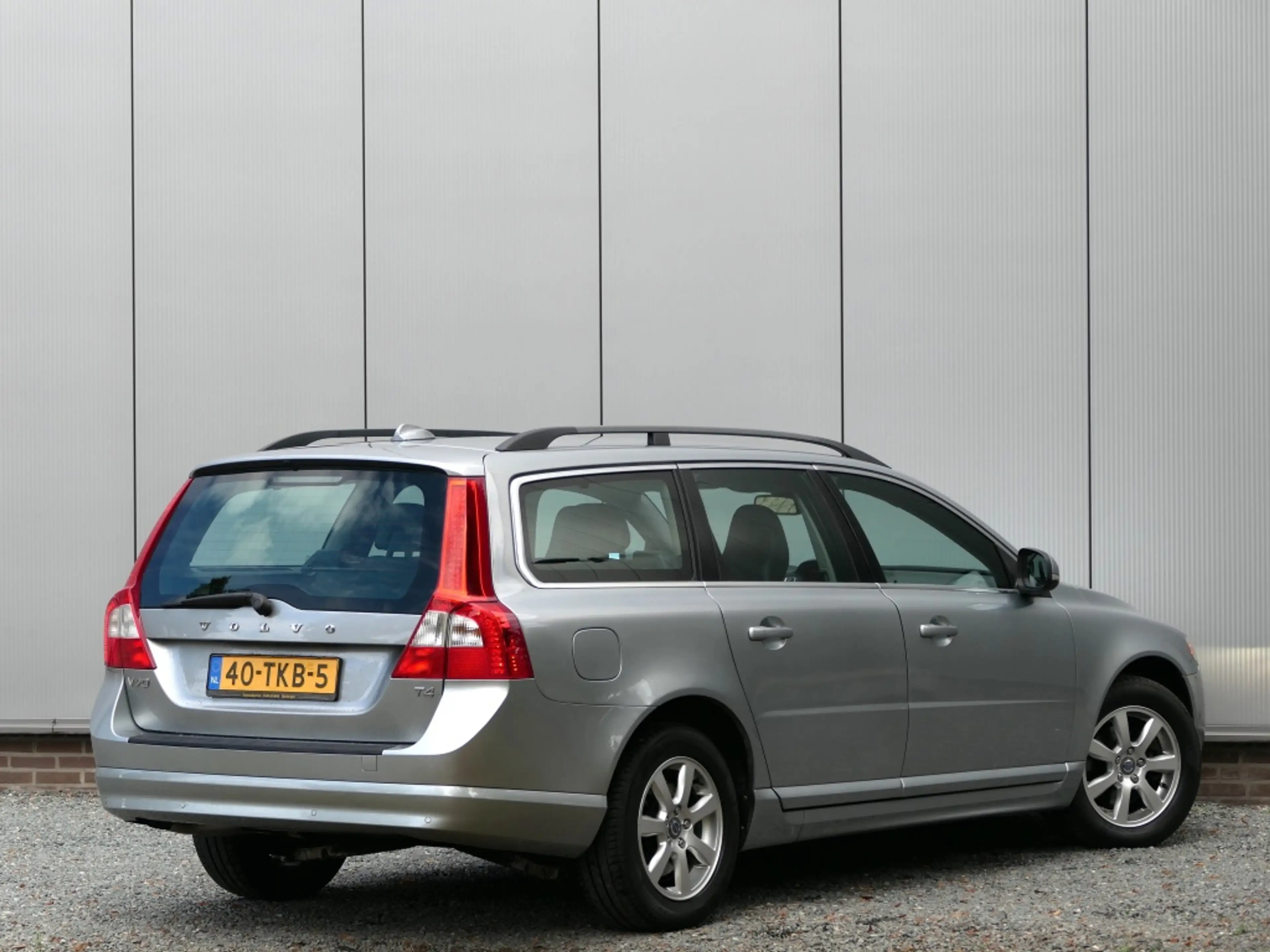 Volvo V70 1.6 T4 Lim. Edition Xenon / Navi / Leer — photo 2