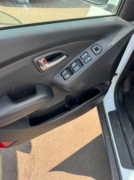 Hyundai iX35 Comfort 2WD*2.Hand*Klima*USB* — photo 9