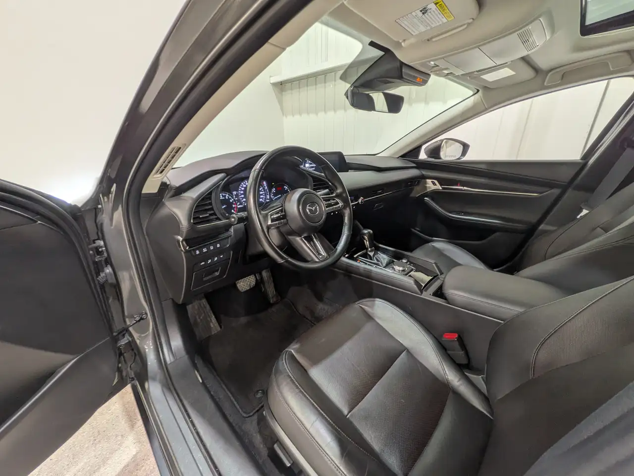 Mazda 3 снимка Mazda 3