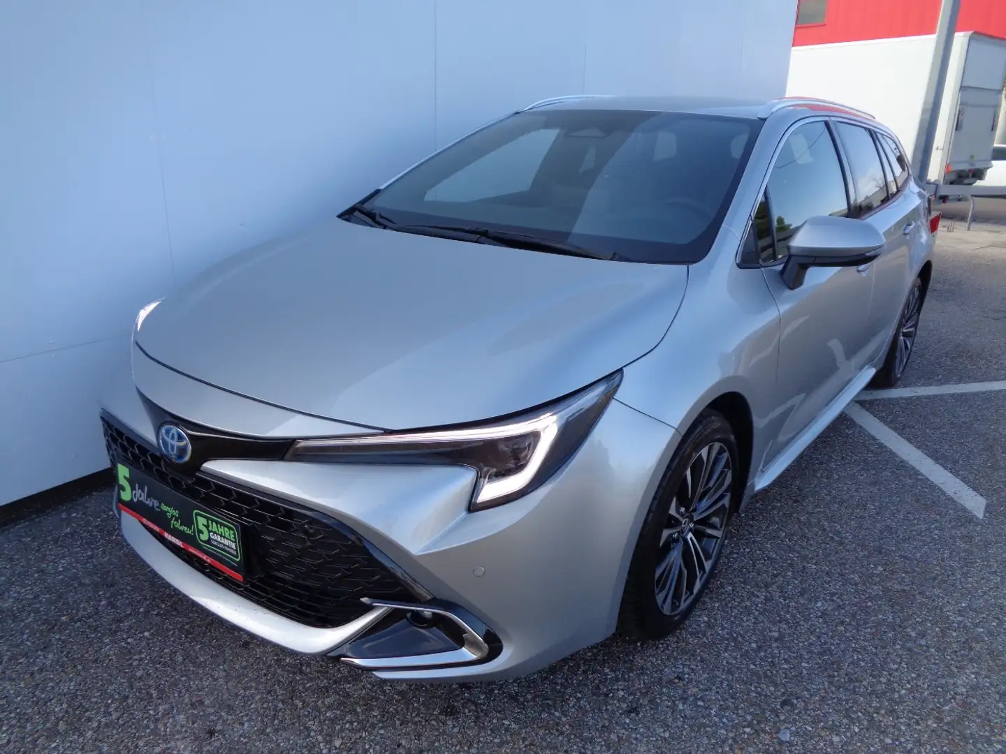 Toyota Corolla 1.8 Hybrid Touring Sports Active Drive Zilver - 2