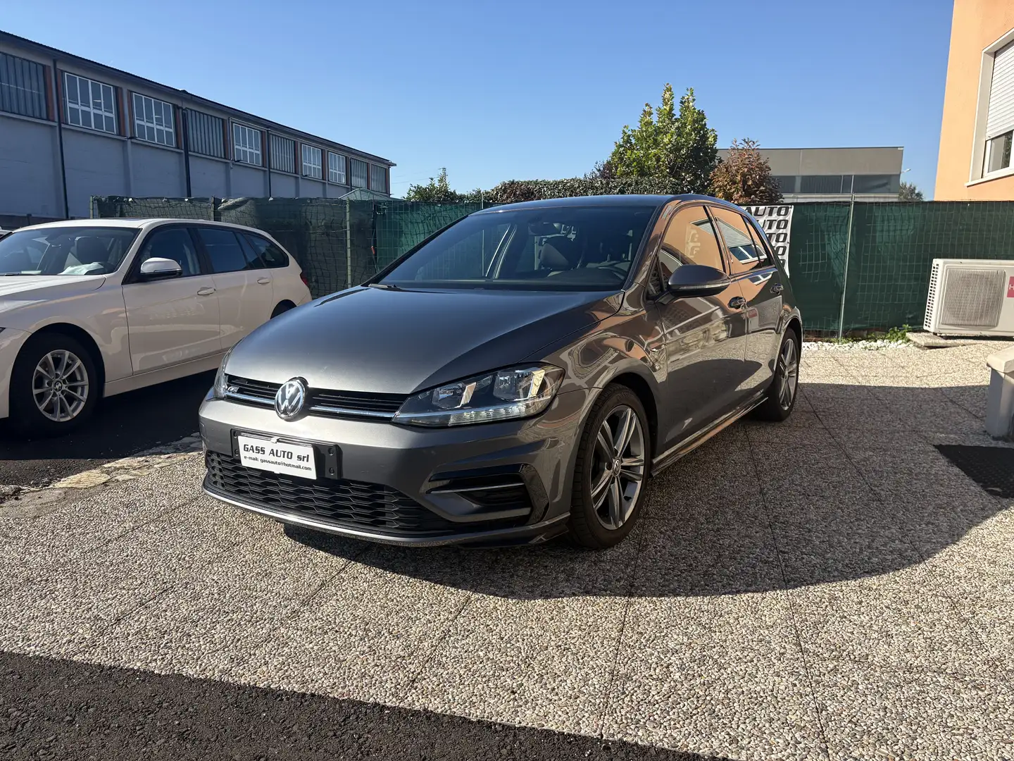 Volkswagen Golf 5p 1.6 tdi R-line 115cv dsg Gris - 1