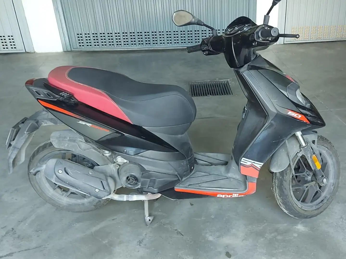Aprilia SR 50 Rojo - 1
