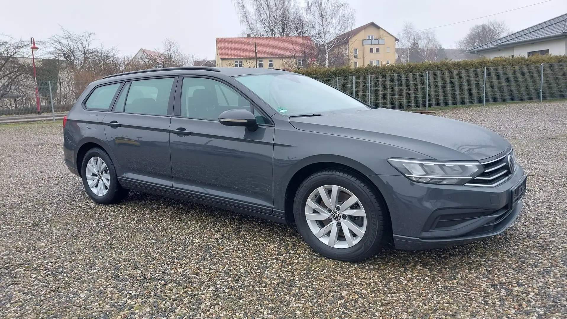 Volkswagen Passat Variant 2.0 TDI Klima Navi LED Grau - 2