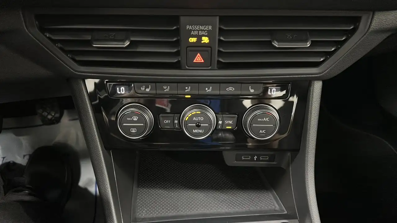Volkswagen Jetta снимка Volkswagen Jetta