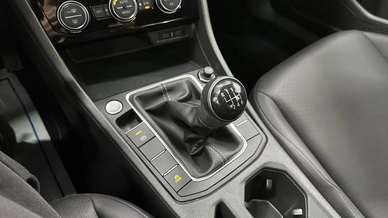 Volkswagen Jetta снимка Volkswagen Jetta