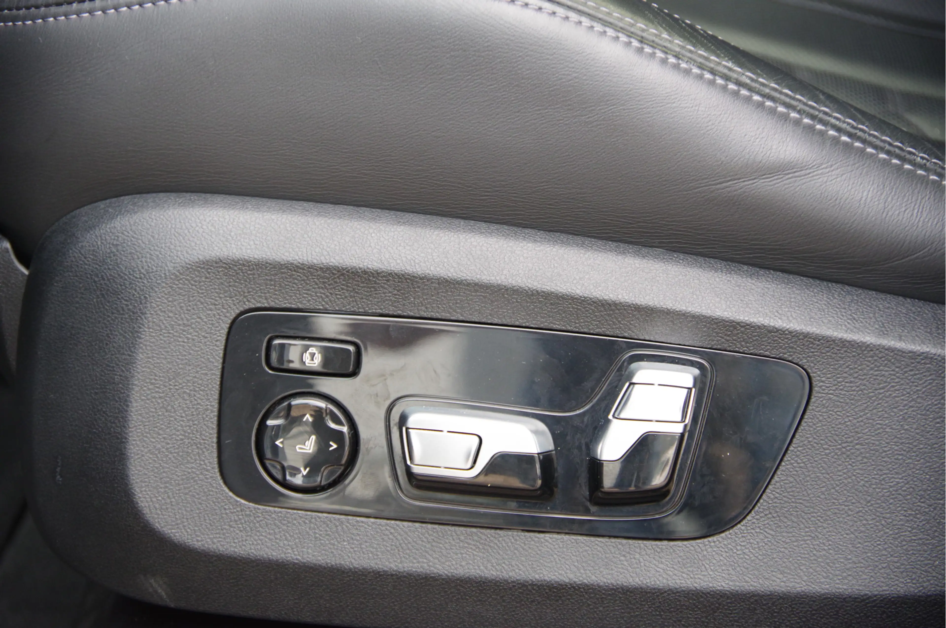 BMW X6 M Competition LASERLIGHT, PANODAK, MEMORY, TREKHAAK, — photo 13