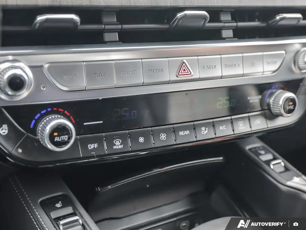 Kia Telluride снимка Kia Telluride