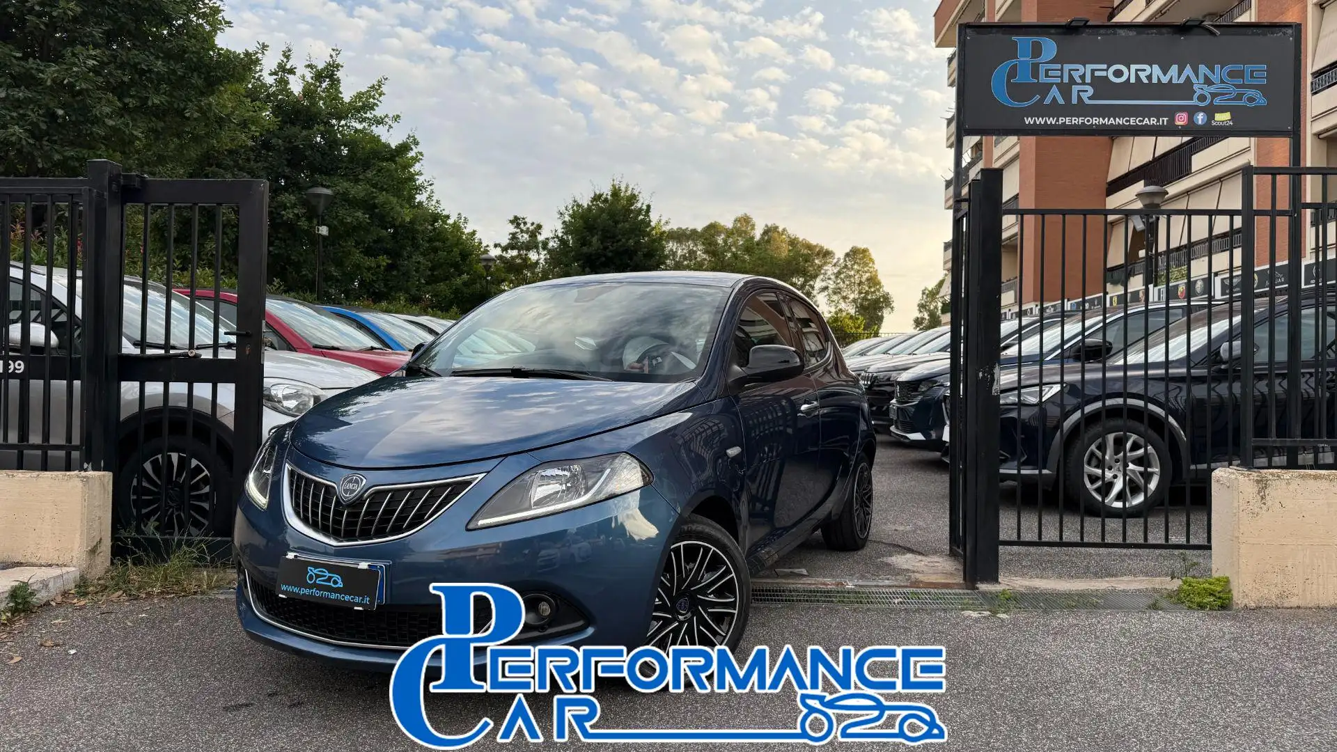 Lancia Ypsilon 1.0 FIREFLY S&S HYBRID GOLD*24M.G.*CARPLAY*LED*TEL Blu/Azzurro - 1