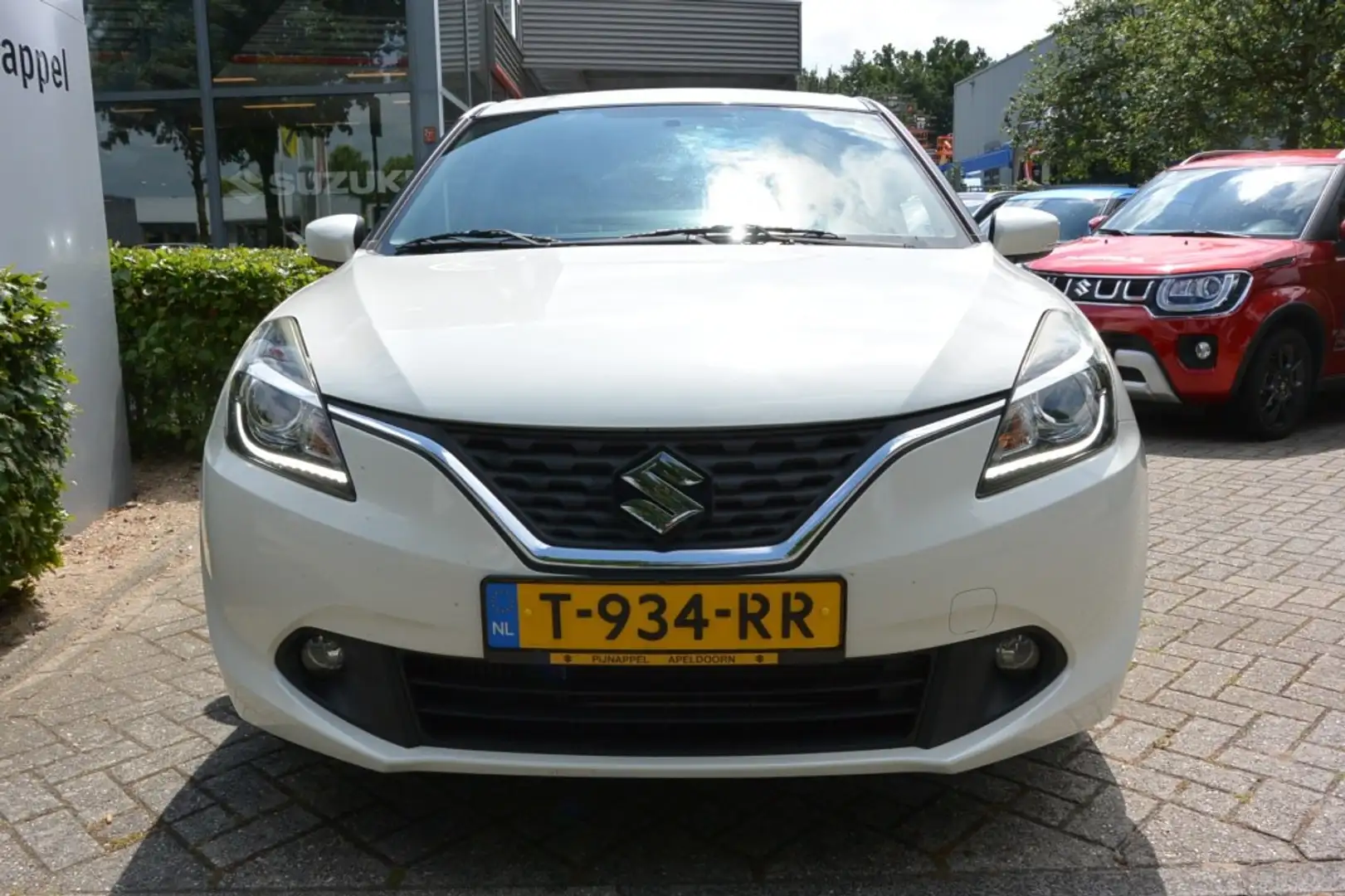 Suzuki Baleno 1.0 High Executive 5-deurs Stootlijstset Білий - 2