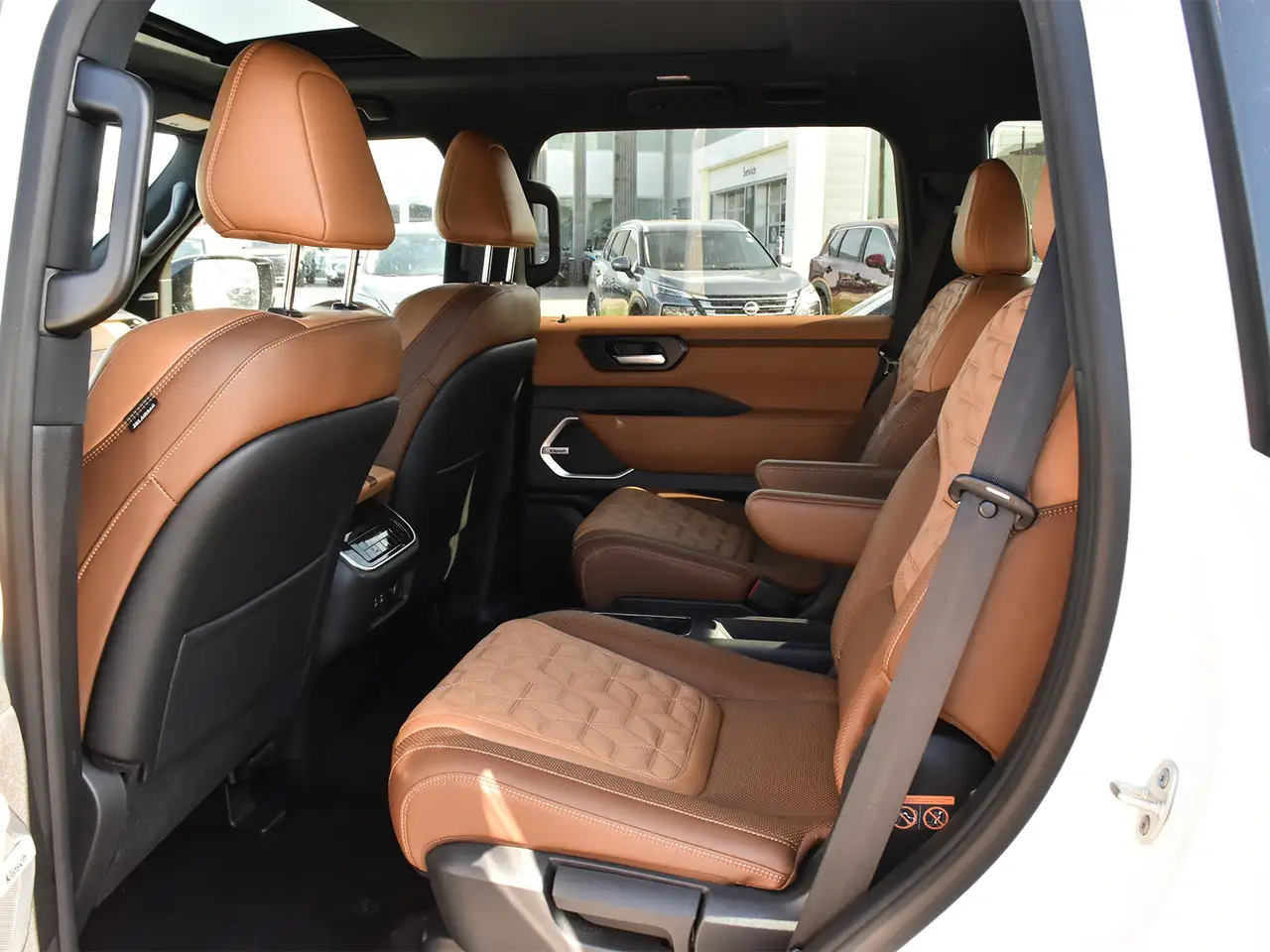 Nissan Armada снимка Nissan Armada