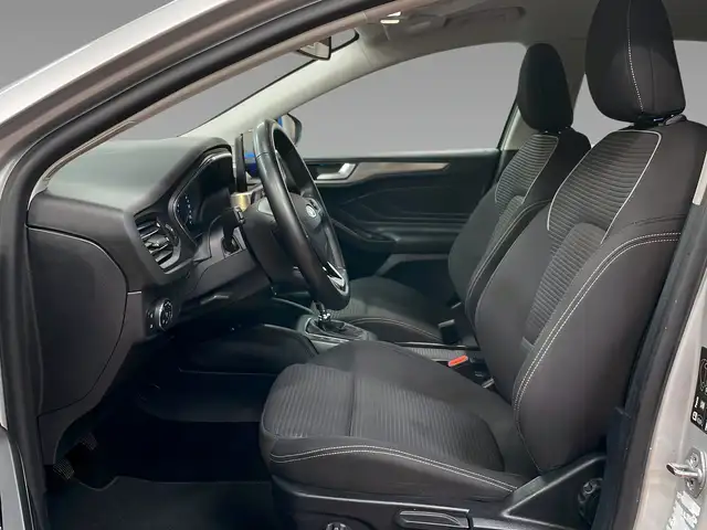 Ford Focus view 9