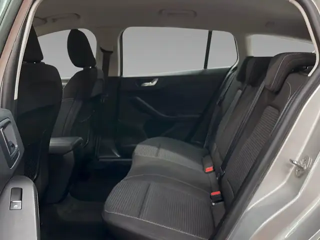 Ford Focus view 10
