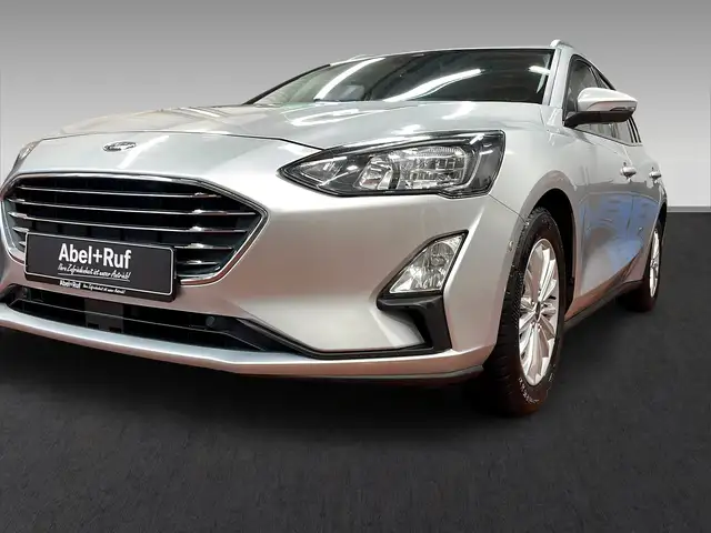 Ford Focus view 3