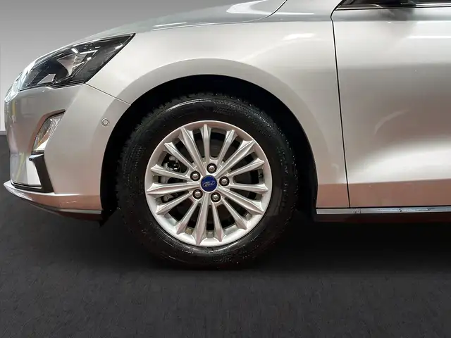 Ford Focus view 4