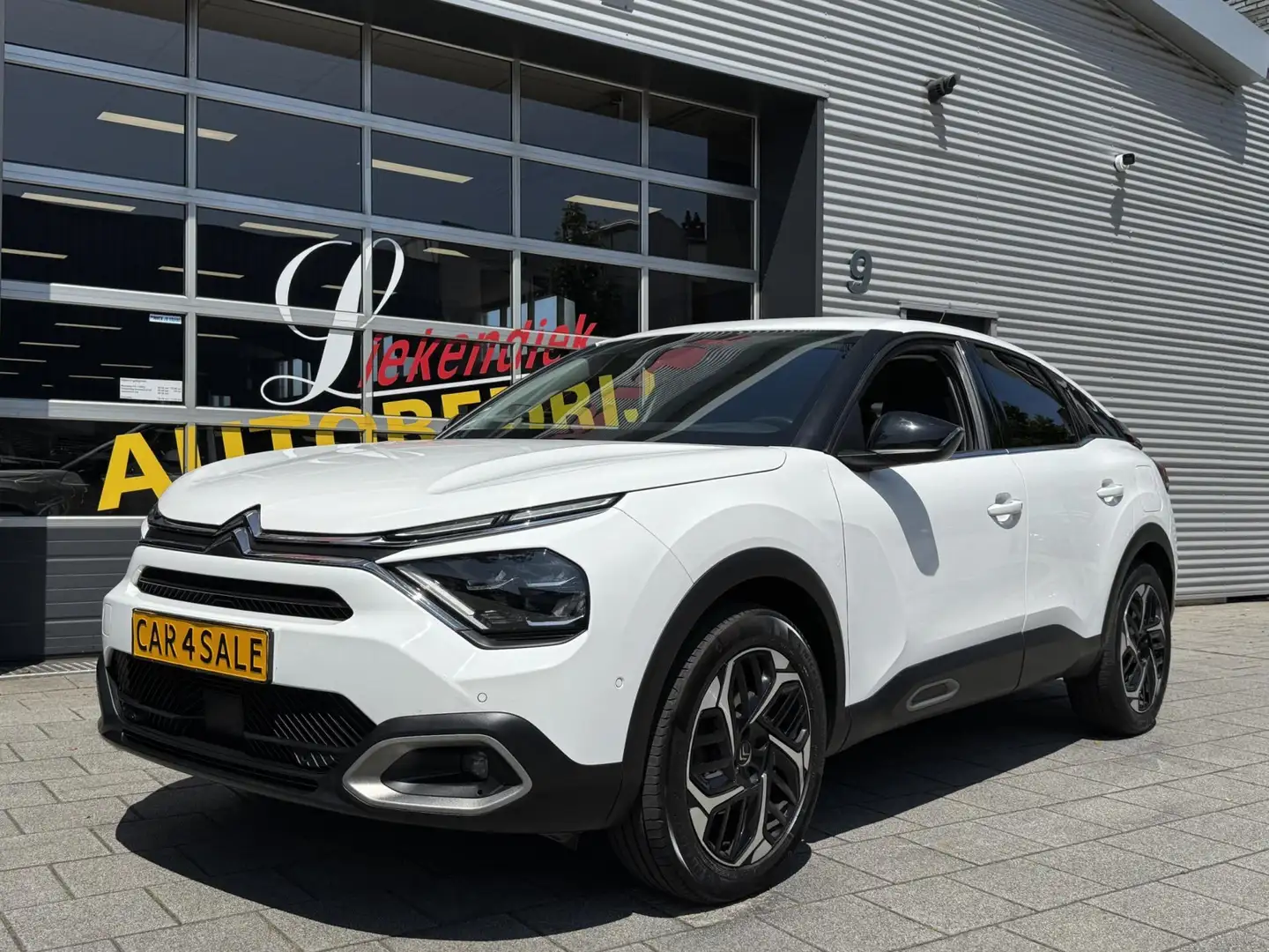 Citroen C4 1.2 PureTech Shine - AUTOMAAT I Navigatie I Airco Wit - 1