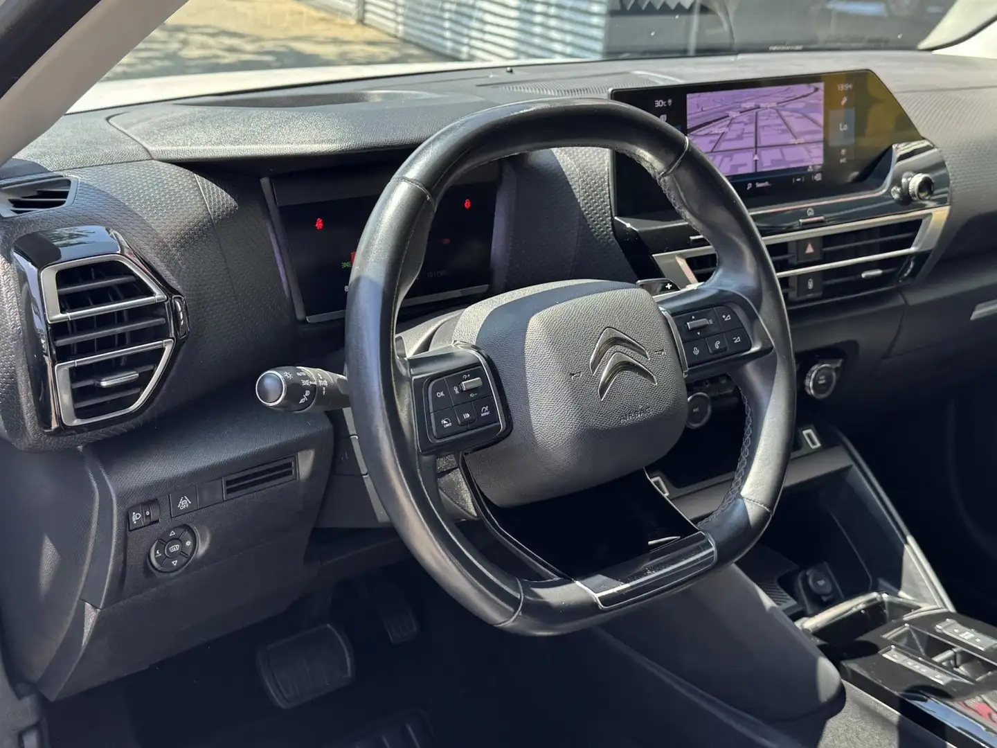 Citroen C4 1.2 PureTech Shine - AUTOMAAT I Navigatie I Airco Wit - 2