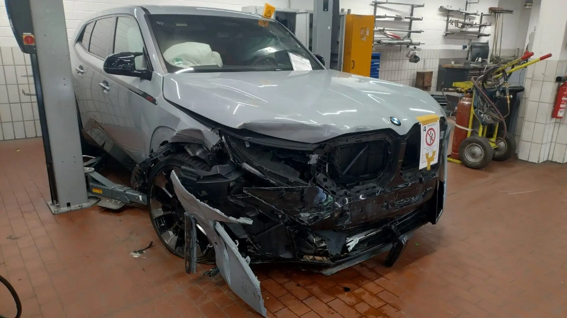 BMW XM Baureihe XM Label RED Carbon Paket Grijs - 1
