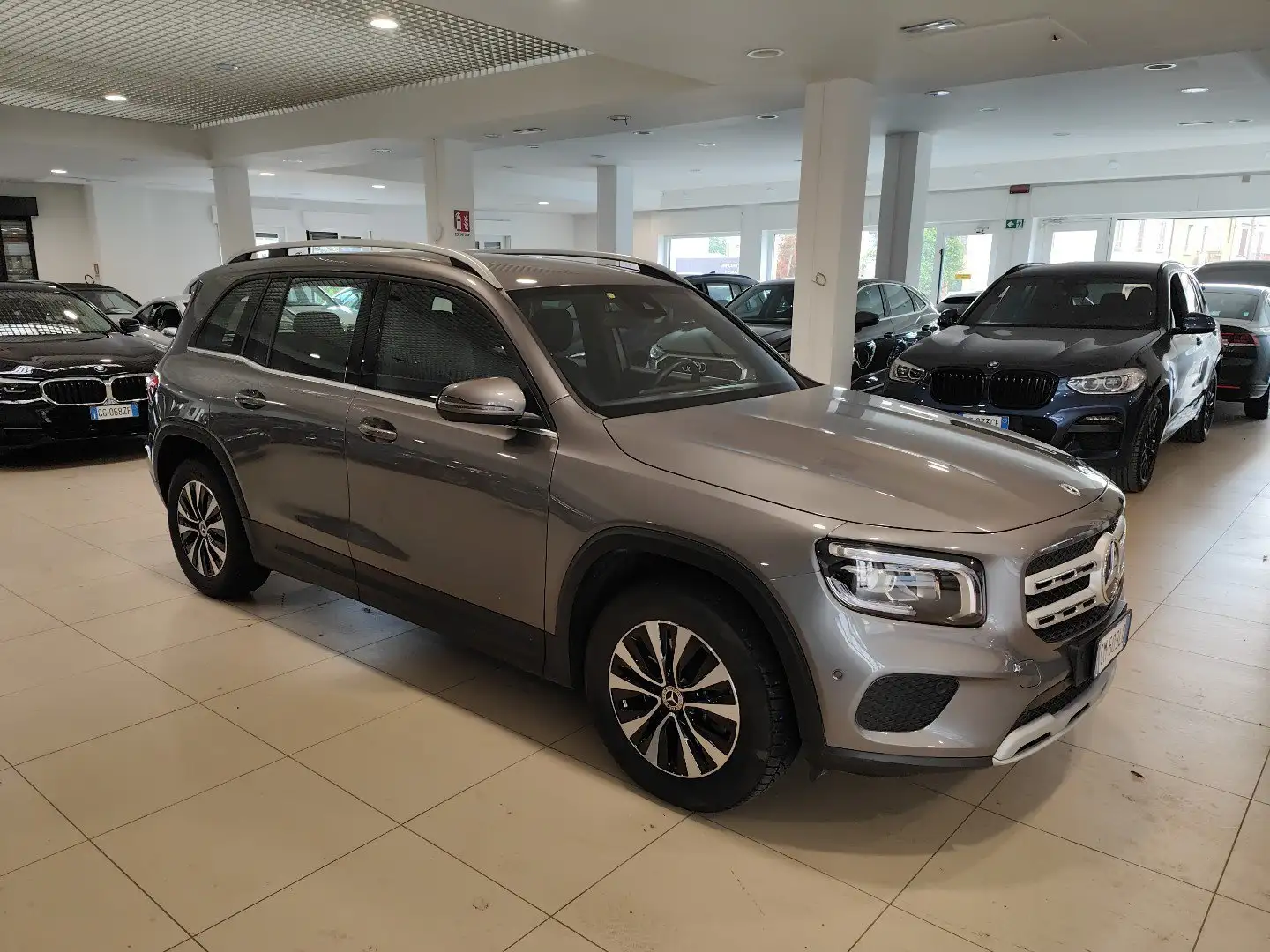 Mercedes-Benz GLB 220 d 190cv 4Matic Sport Auto Navi Camera Fari LED Grigio - 2