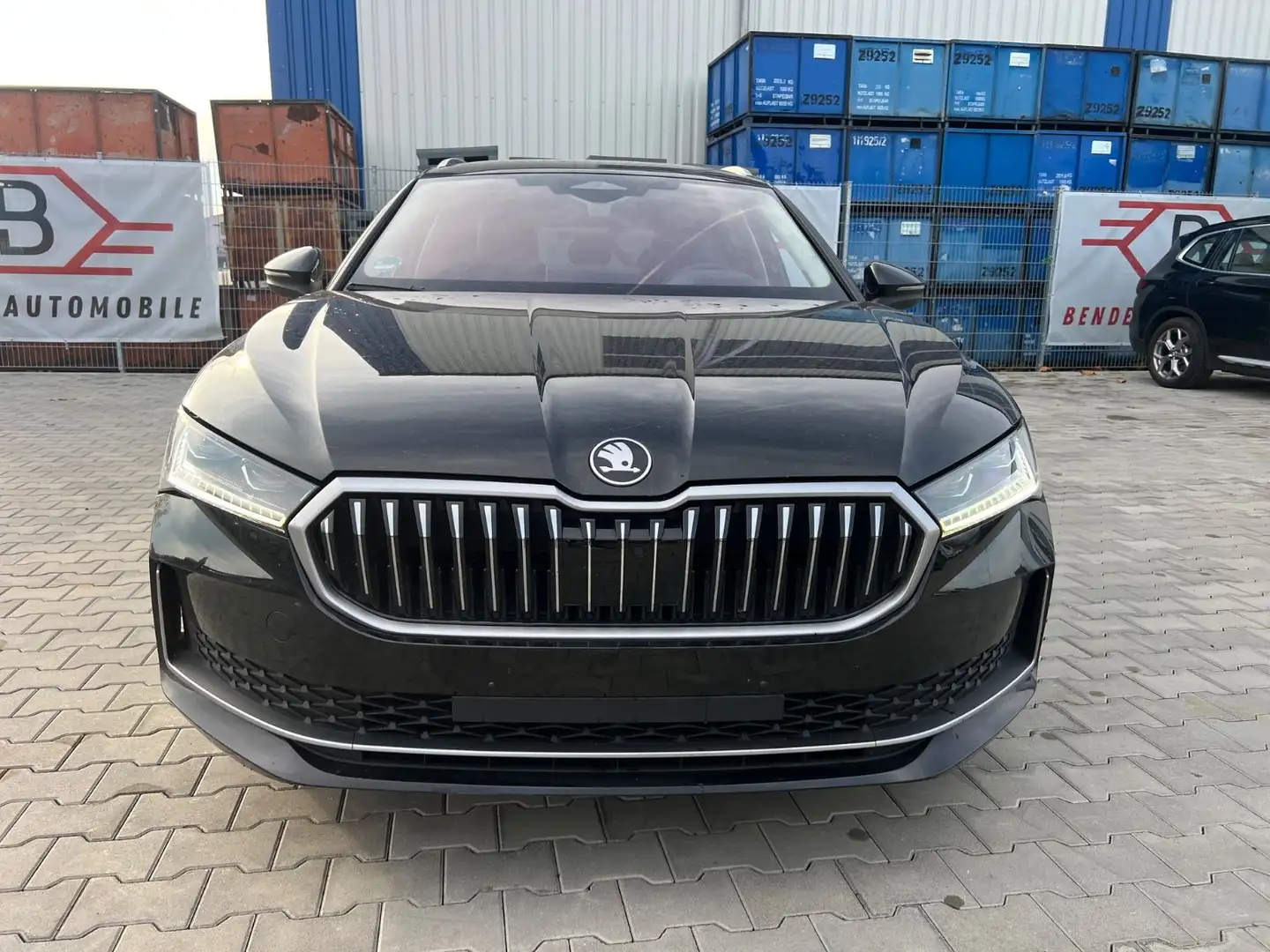 Skoda Superb Combi 2.0 TDI L&K Schwarz - 2