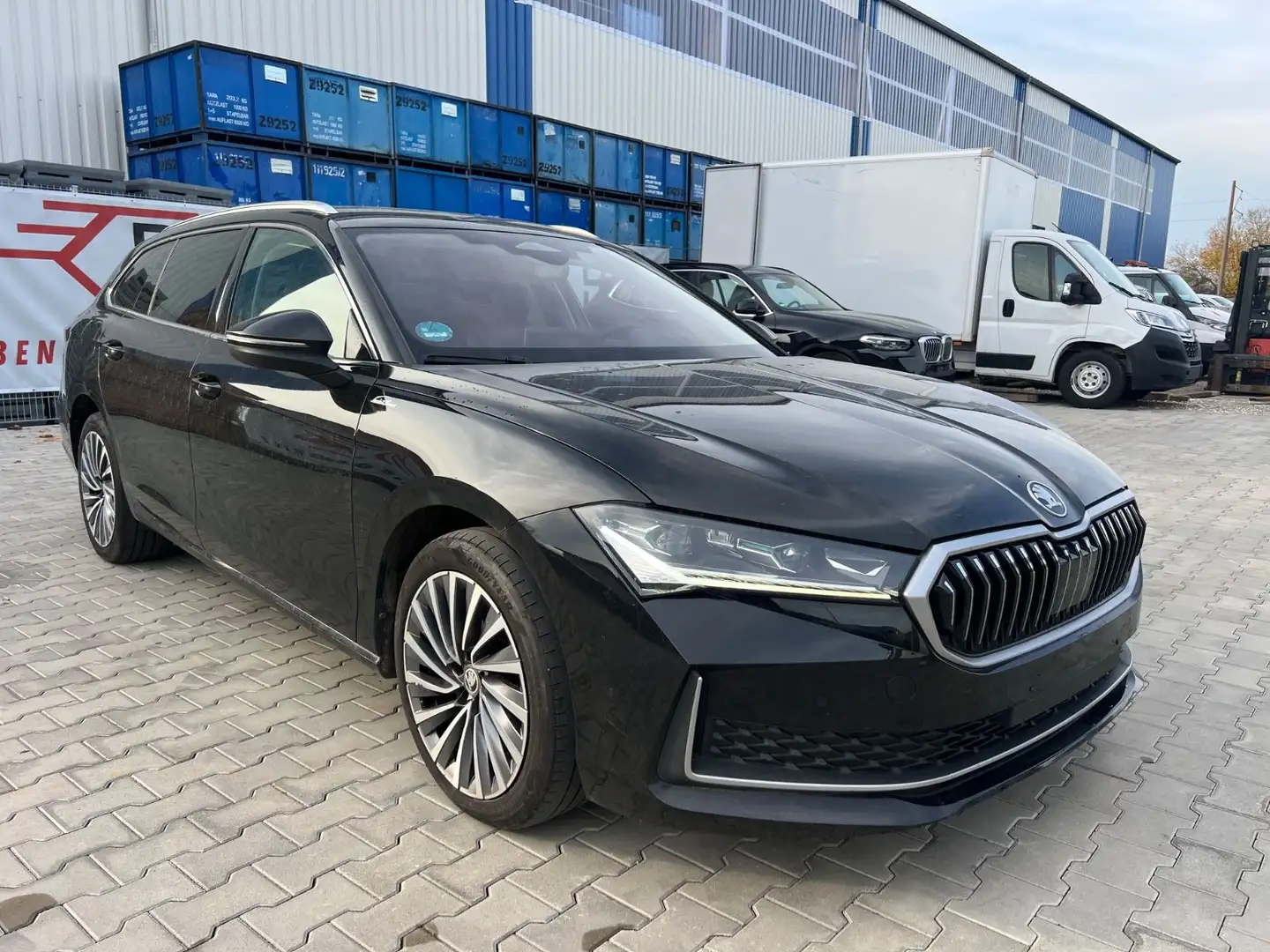 Skoda Superb Combi 2.0 TDI L&K Schwarz - 1