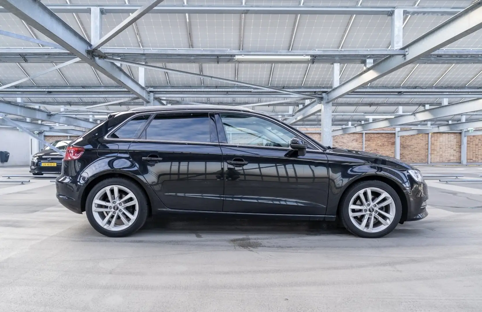 Audi A3 1.4 TFSI Ambit. PL S Zwart - 2