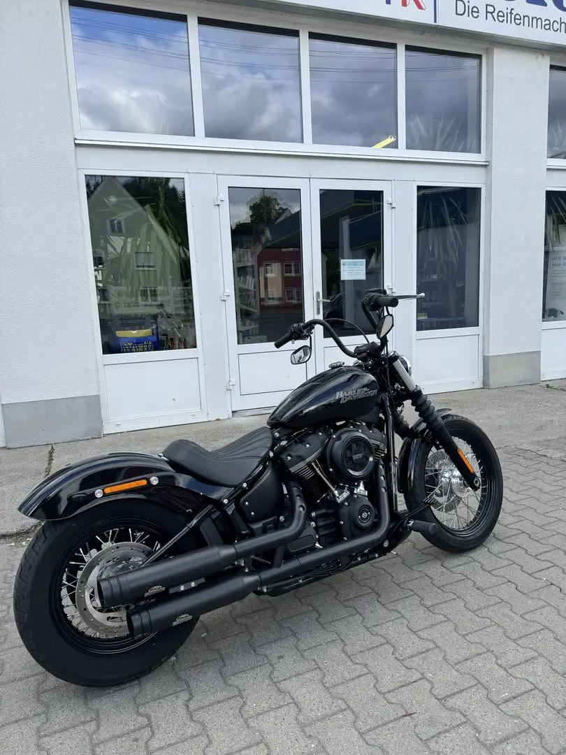 Harley-Davidson Street Bob - 1