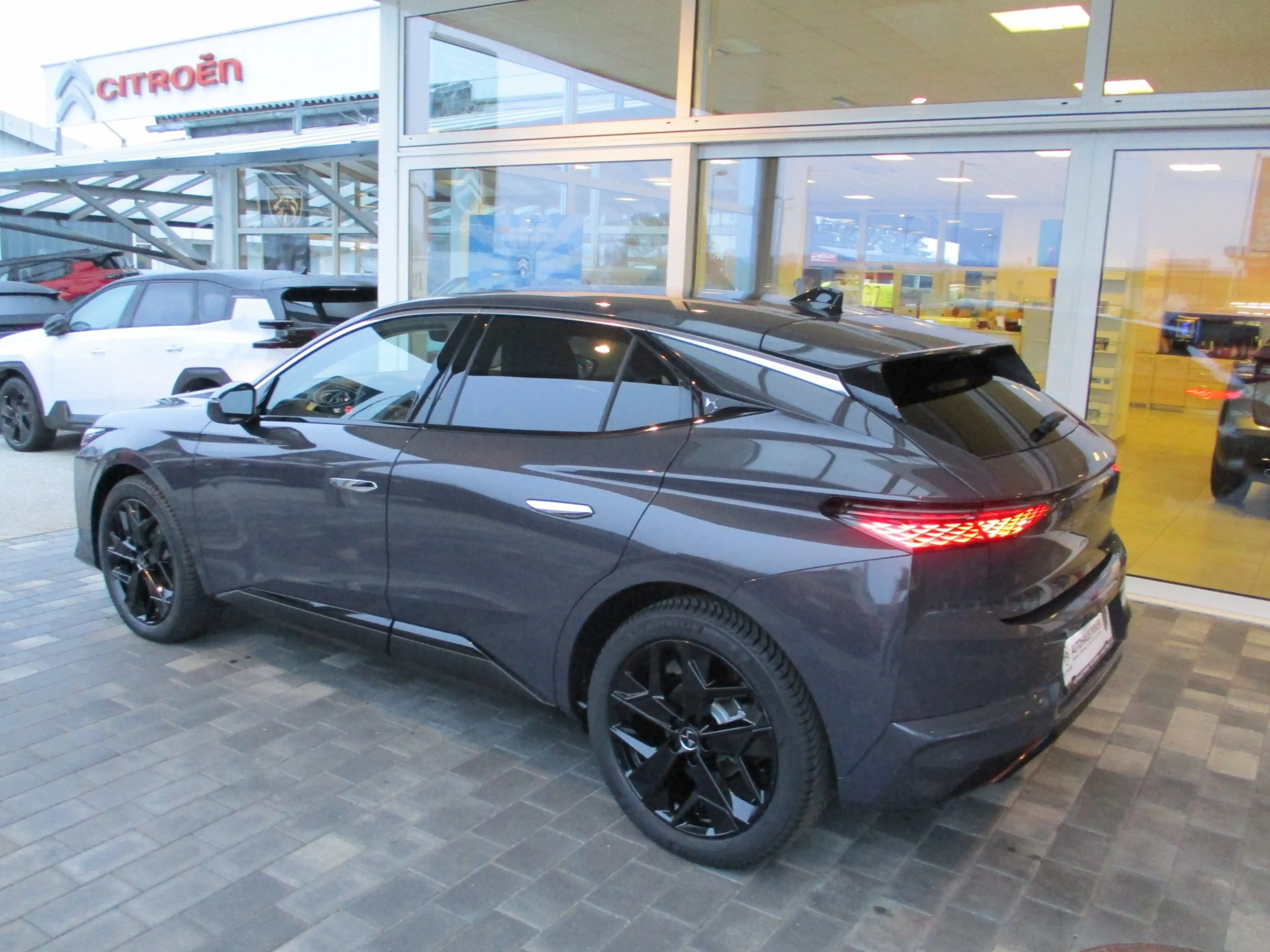 DS Automobiles N°4 Hybrid 145 Pallas — photo 5