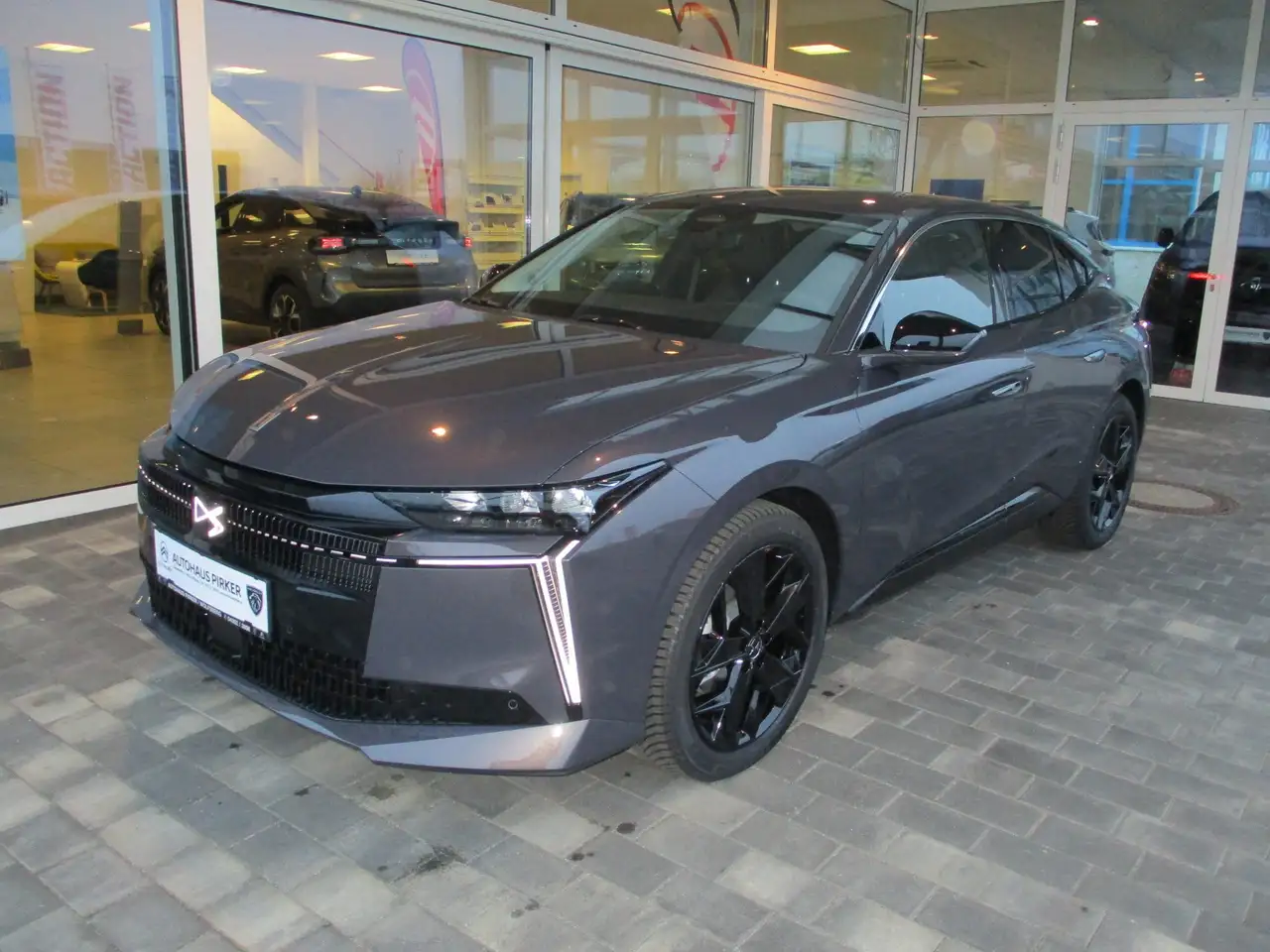 DS Automobiles N°4 2025