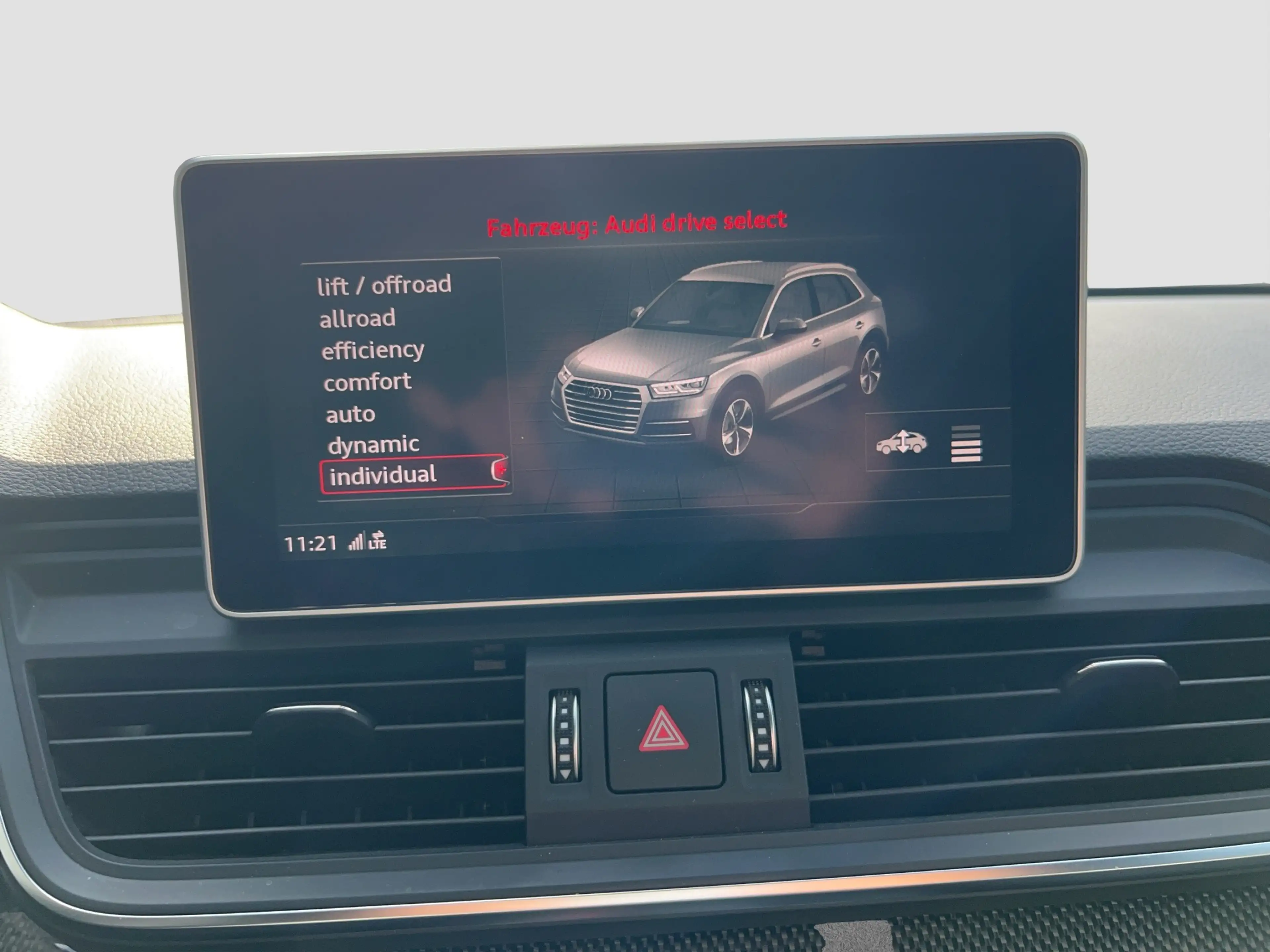Audi SQ5 3.0 TDI quattro PANO HUD AHK LUFT MATRIX B&O LM22 — photo 14