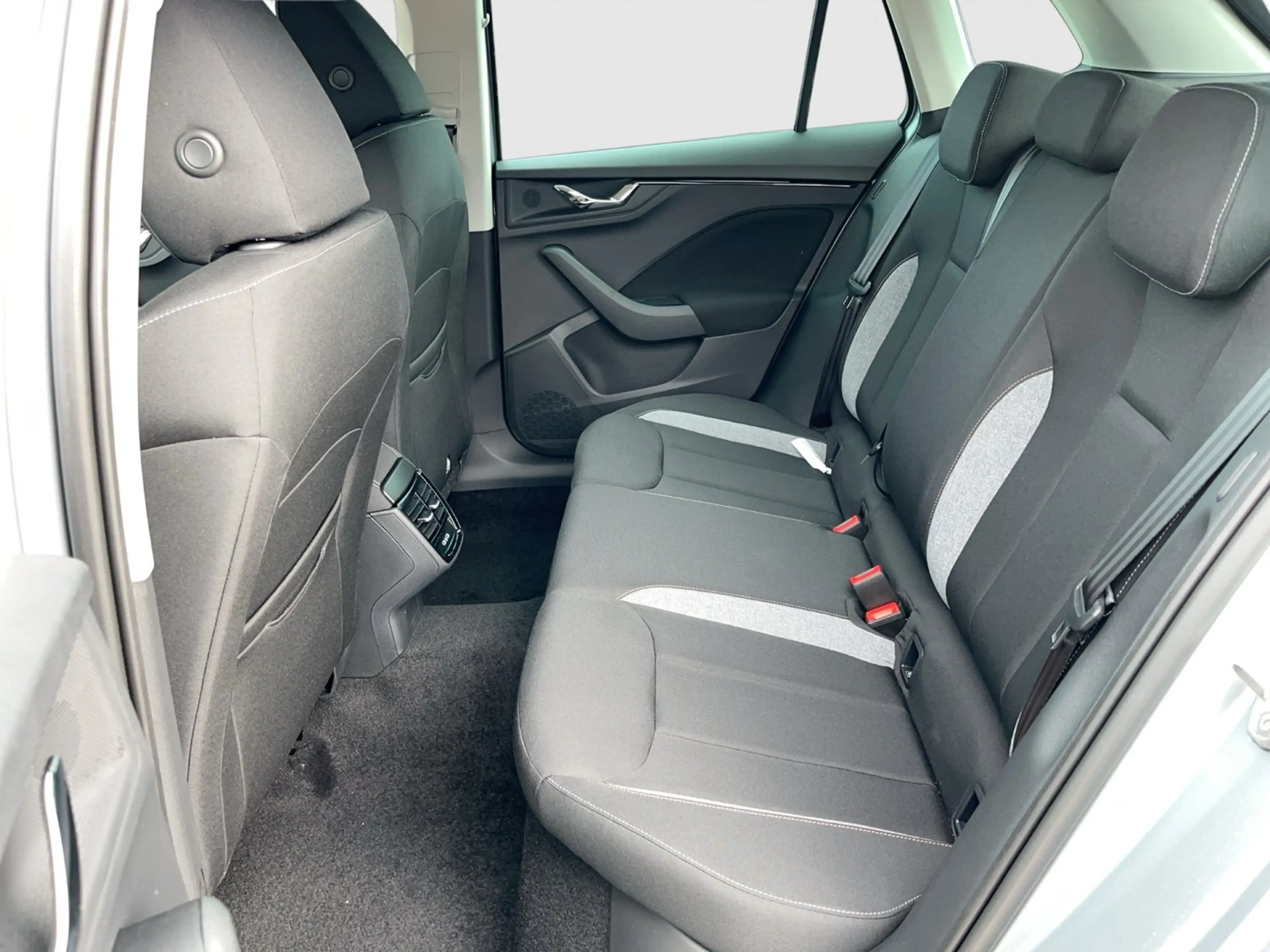 Skoda Kamiq Selection TSI DSG — photo 12