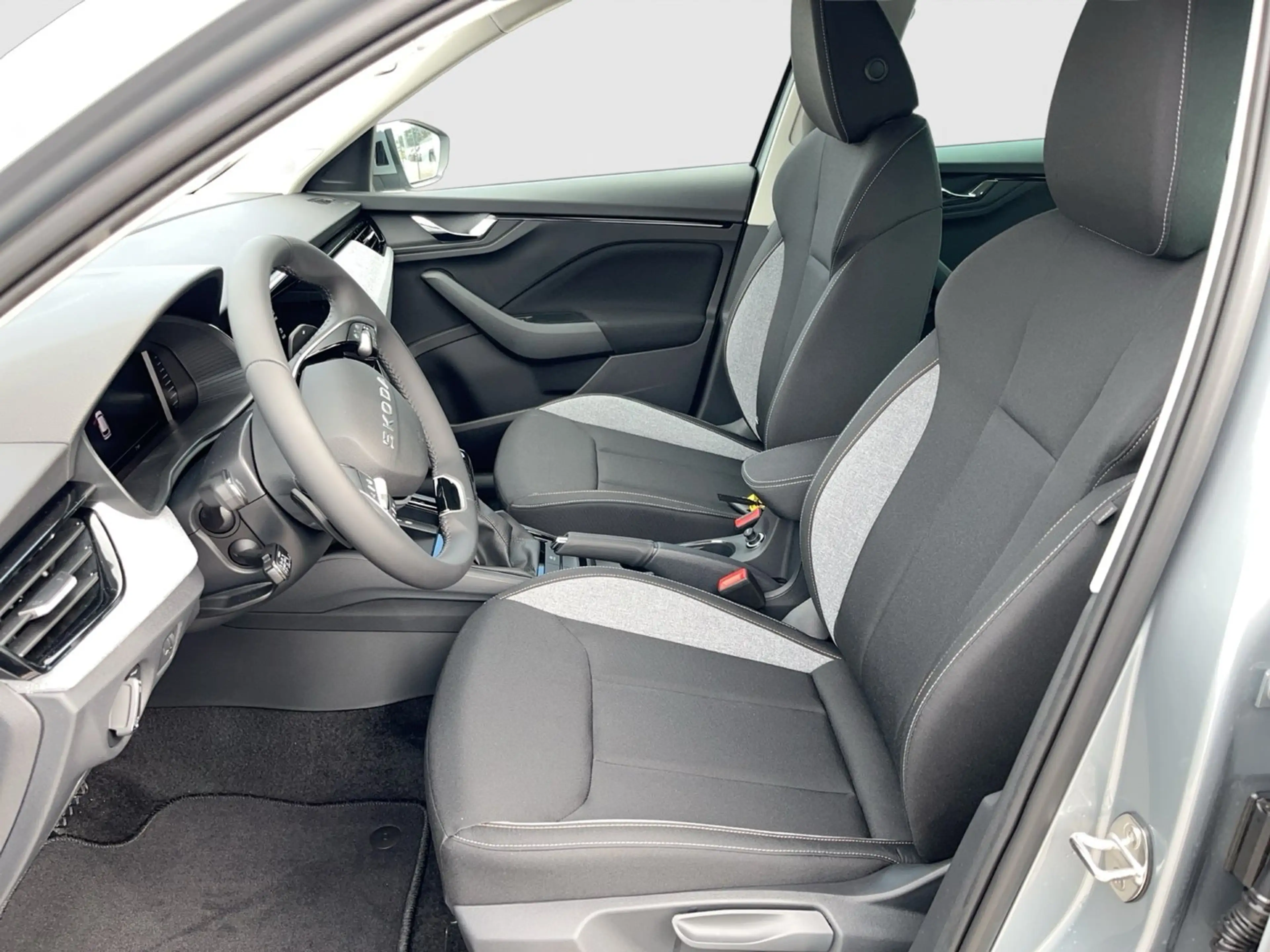 Skoda Kamiq Selection TSI DSG — photo 9