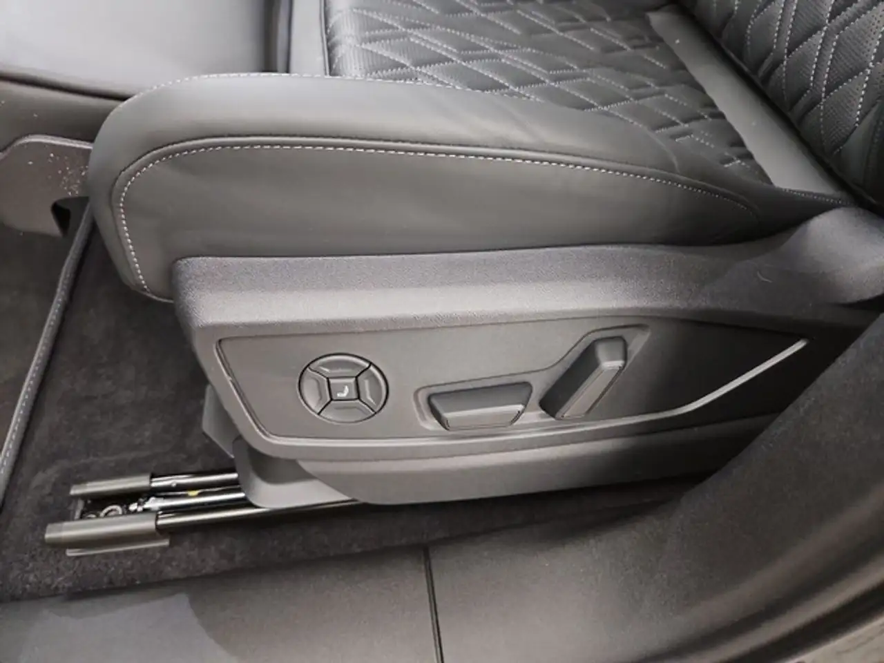 Audi SQ5 AHK Sitzbelüftung TechPro Memory Interieur S 6