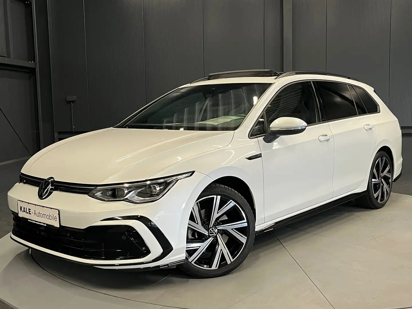 Volkswagen Golf Variant VIII R-Line*18Zoll*PANORAMA*VW-GARANTIE*Metallic* Bílá - 1