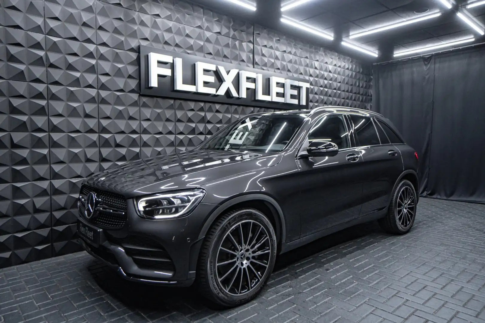 Mercedes-Benz GLC 220 d AMG 4Matic MBUX Pano AHK Grau - 2