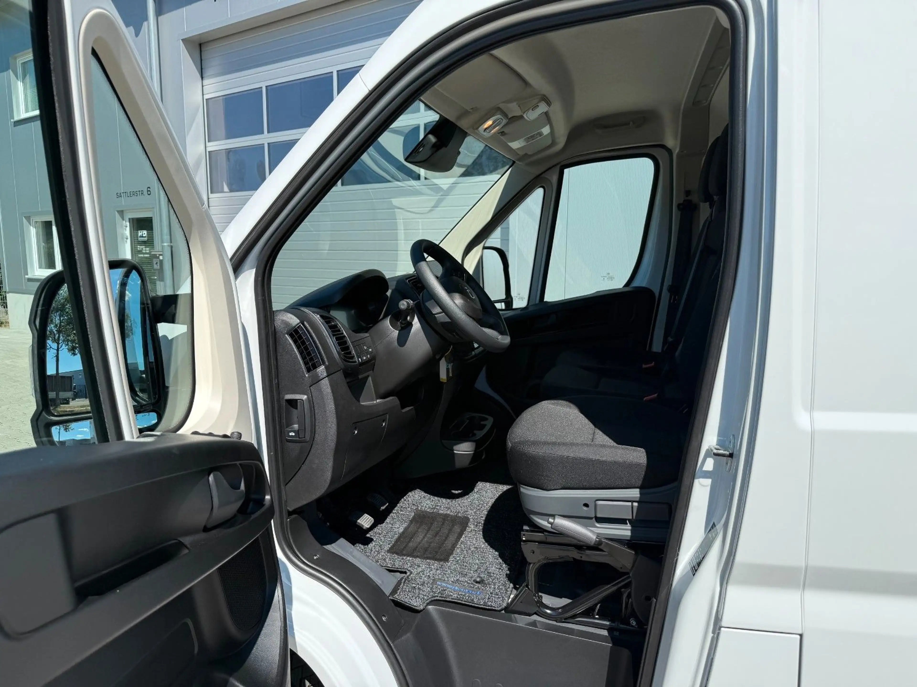 Citroen Jumper Kasten Hochraum 35 L2H2 BlueHDi 140 — photo 8