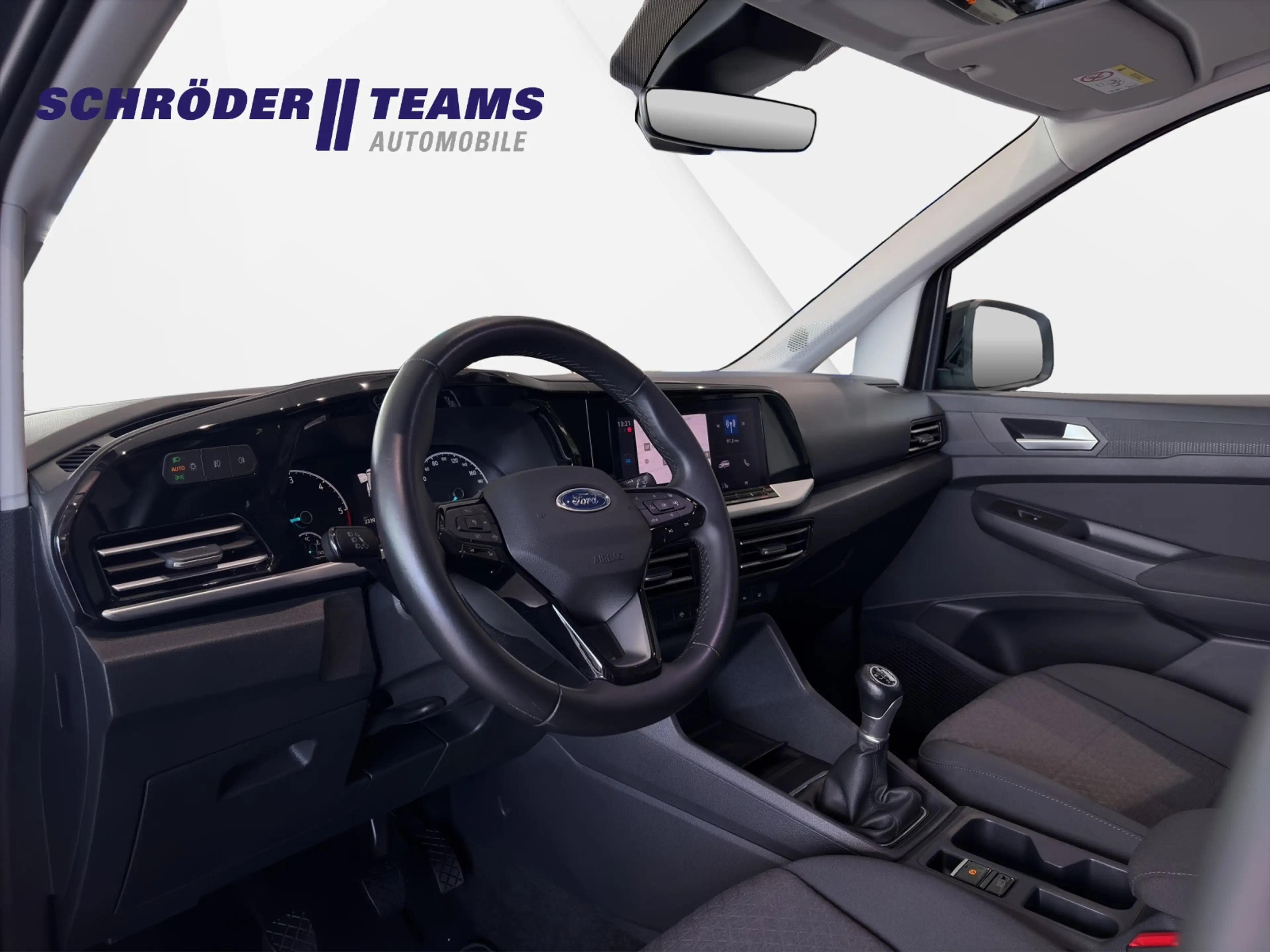 Ford Grand Tourneo Connect Titanium — photo 11