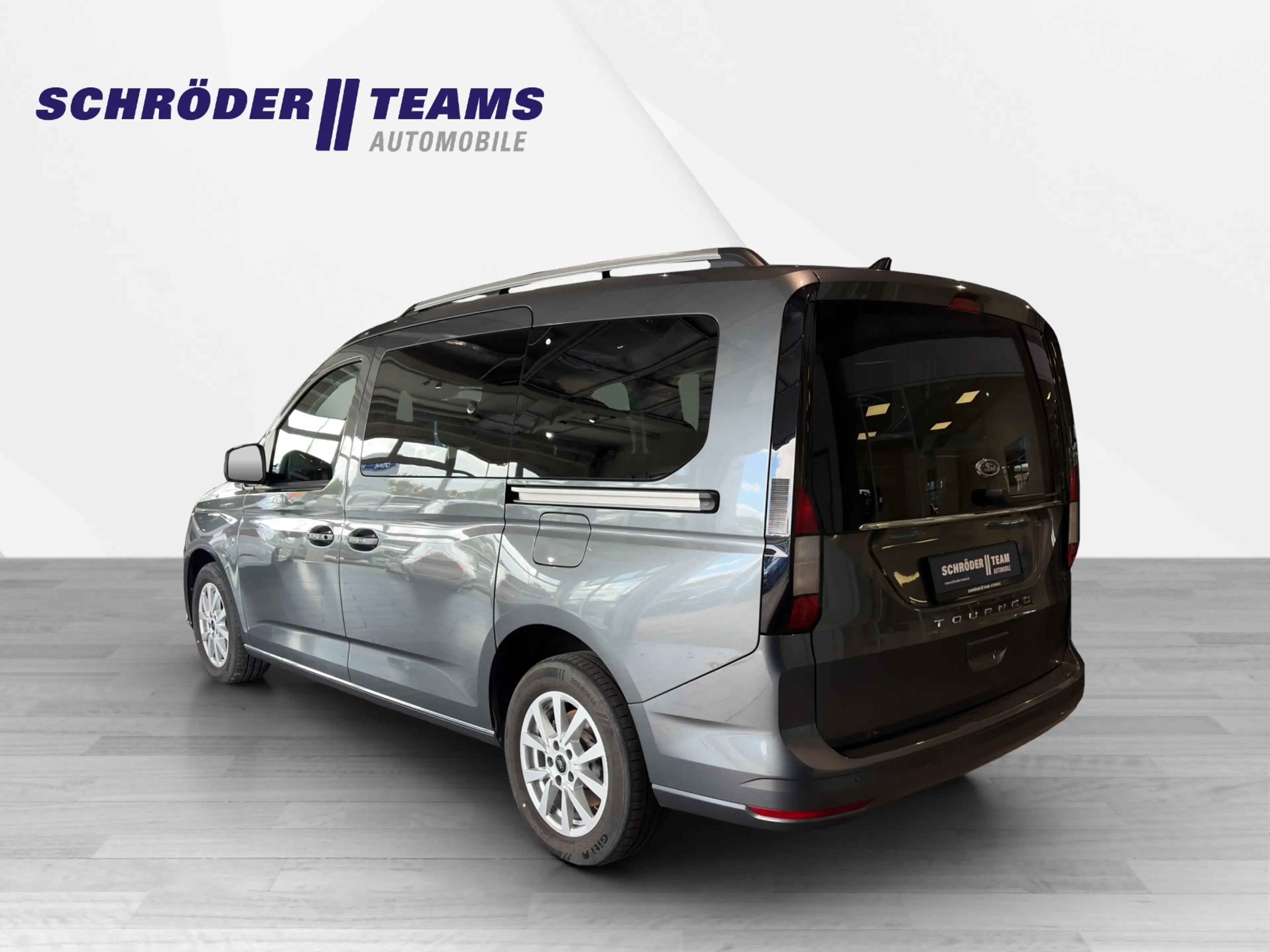 Ford Grand Tourneo Connect Titanium — photo 4