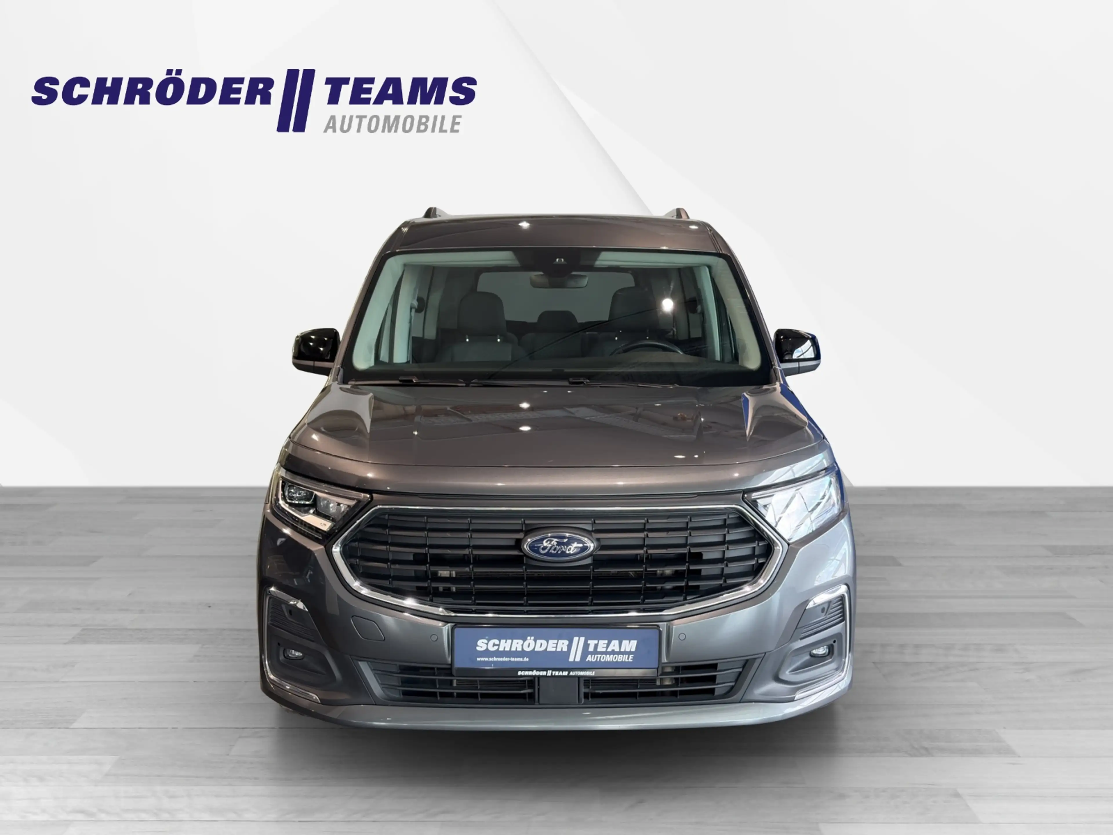 Ford Grand Tourneo Connect Titanium — photo 2