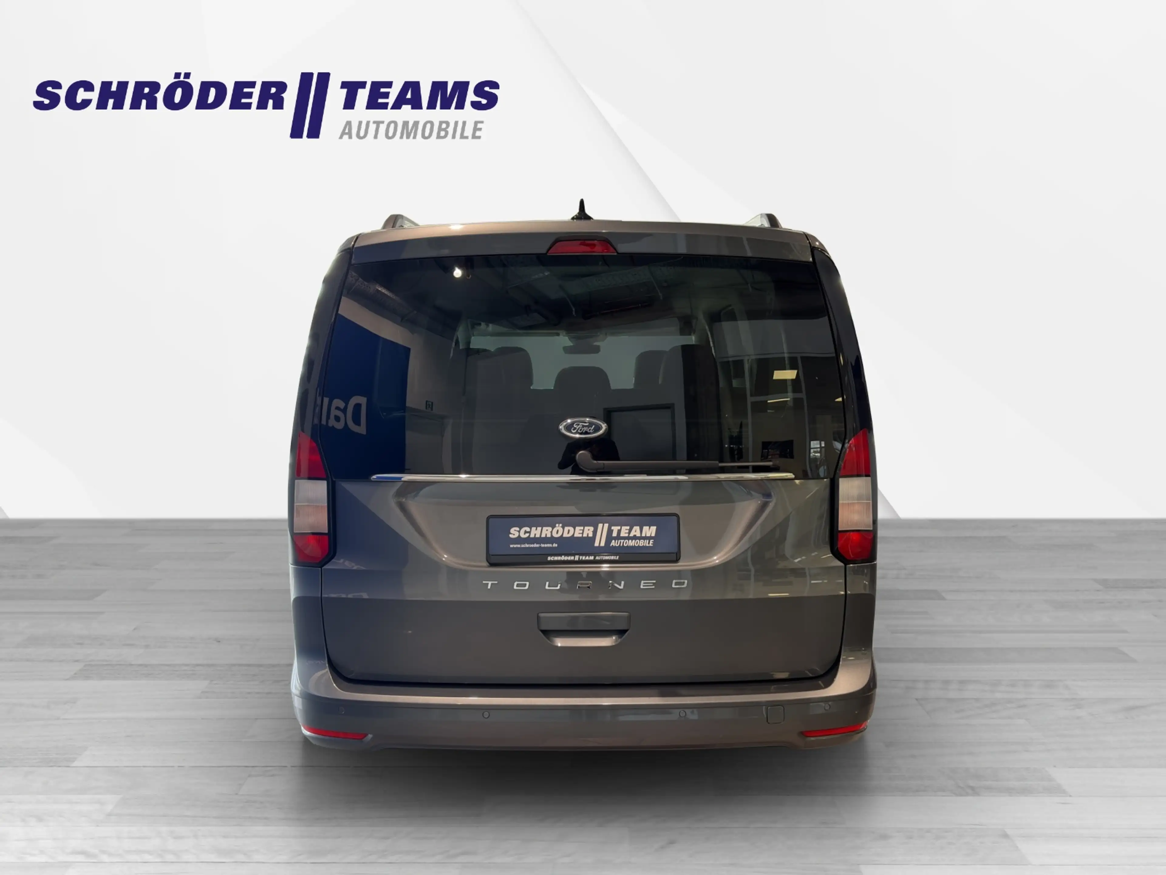Ford Grand Tourneo Connect Titanium — photo 5
