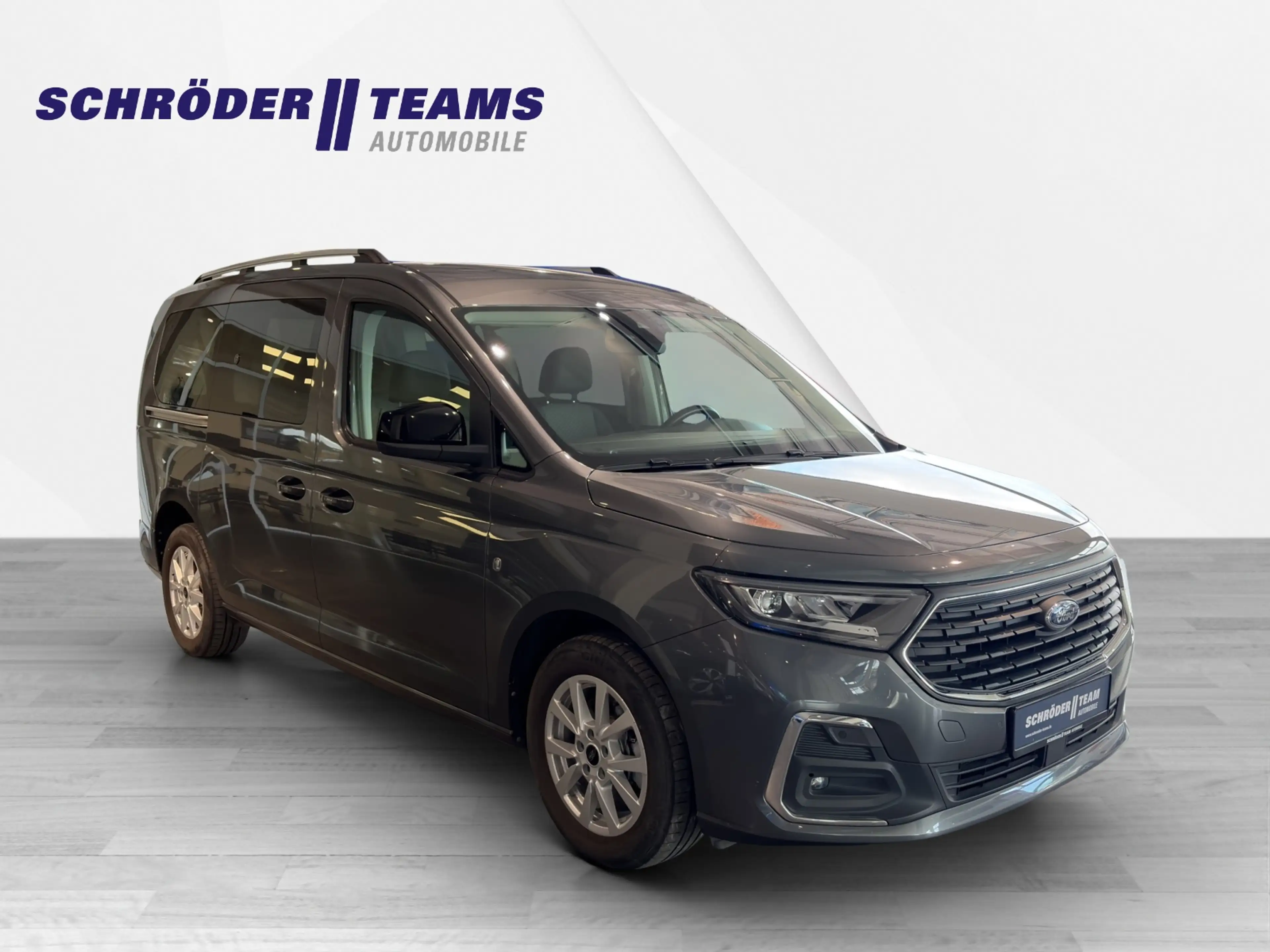 Ford Grand Tourneo Connect Titanium — photo 3