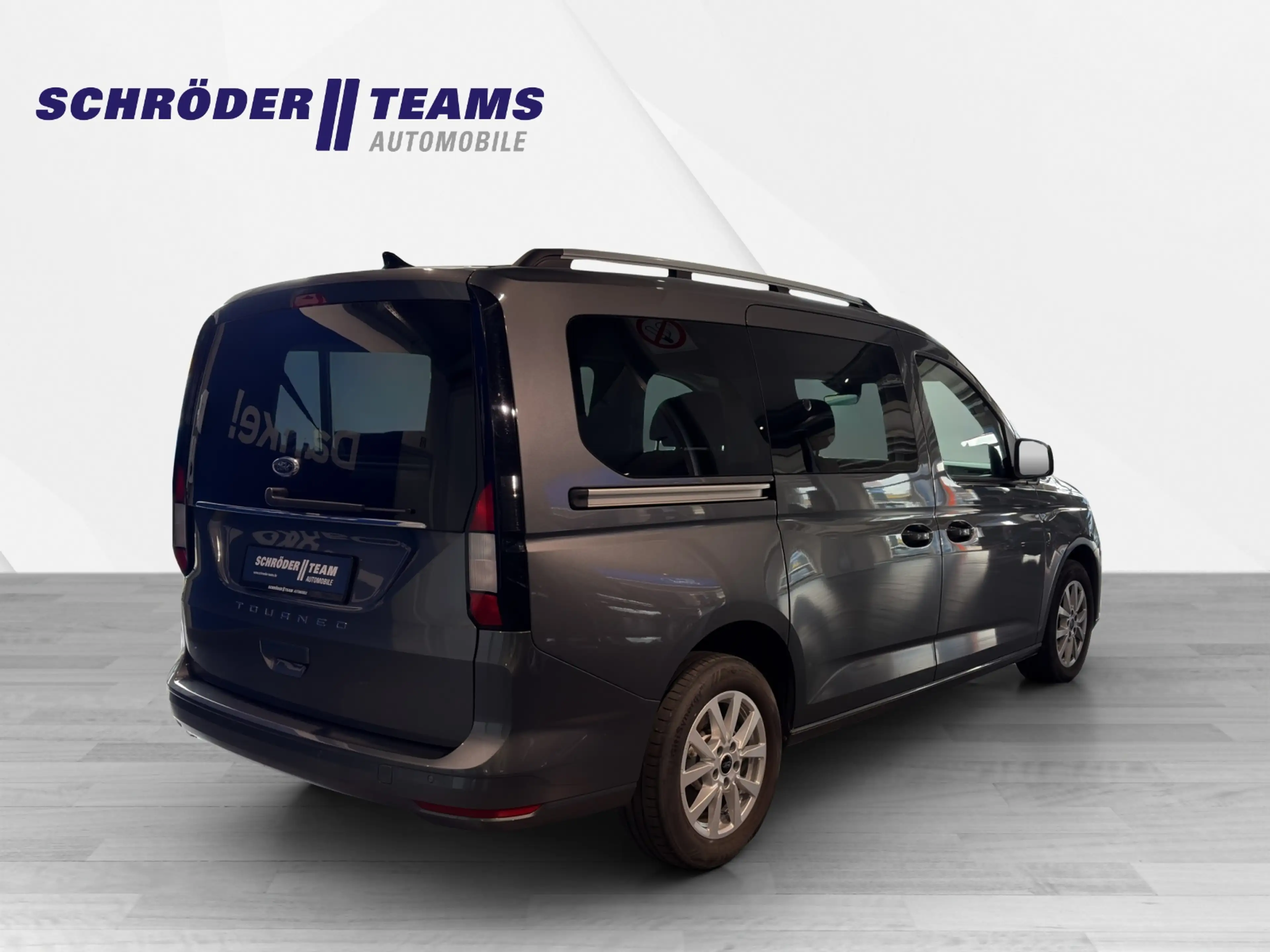 Ford Grand Tourneo Connect Titanium — photo 6