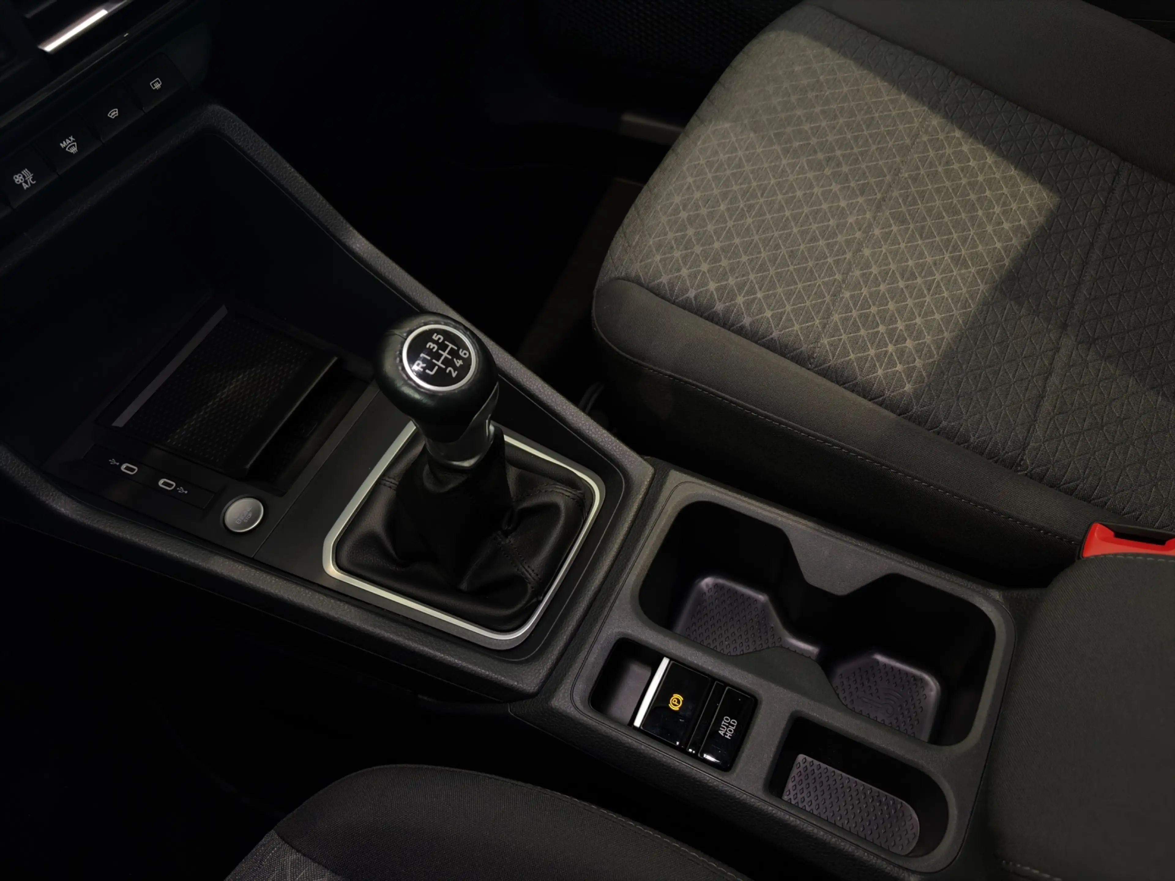 Ford Grand Tourneo Connect Titanium — photo 12