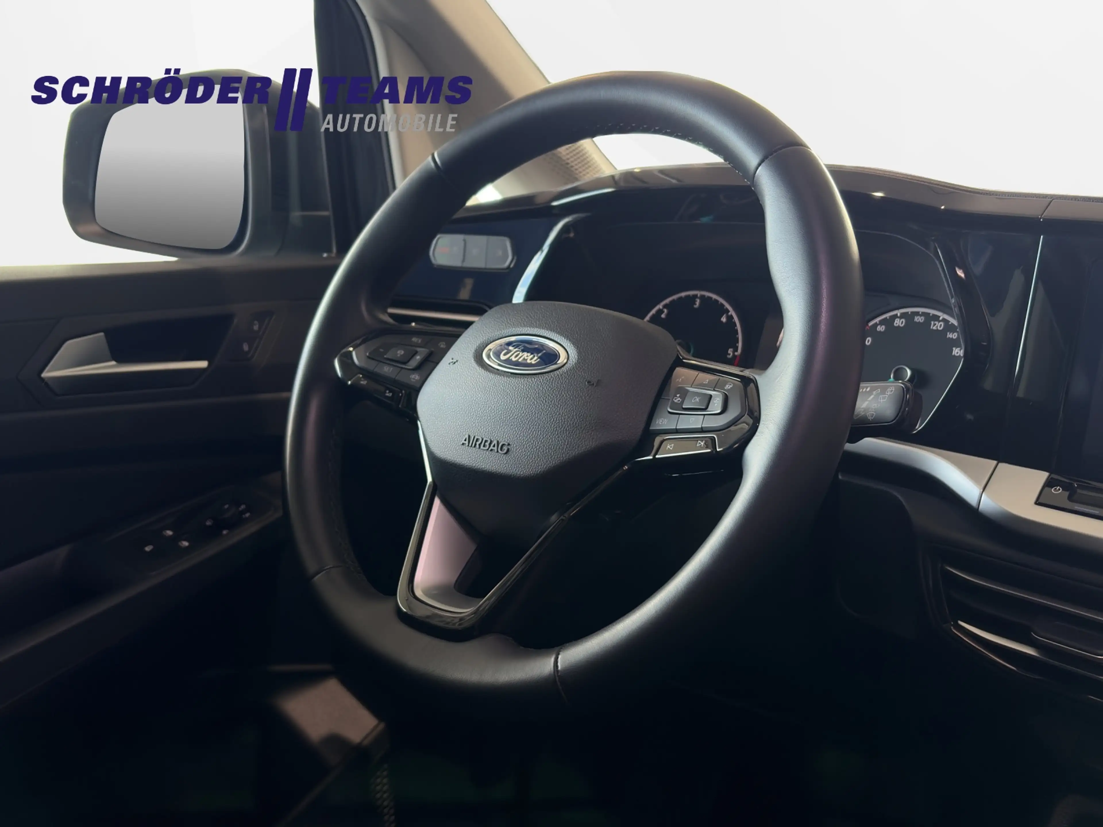 Ford Grand Tourneo Connect Titanium — photo 10