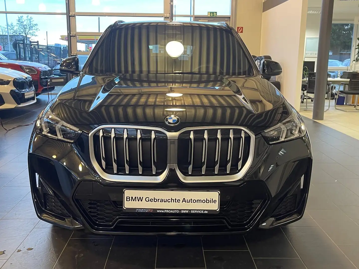 BMW X1 18i sDrive M Sport A-LED/AHK/Komf.Zg*Shadow Schwarz - 2