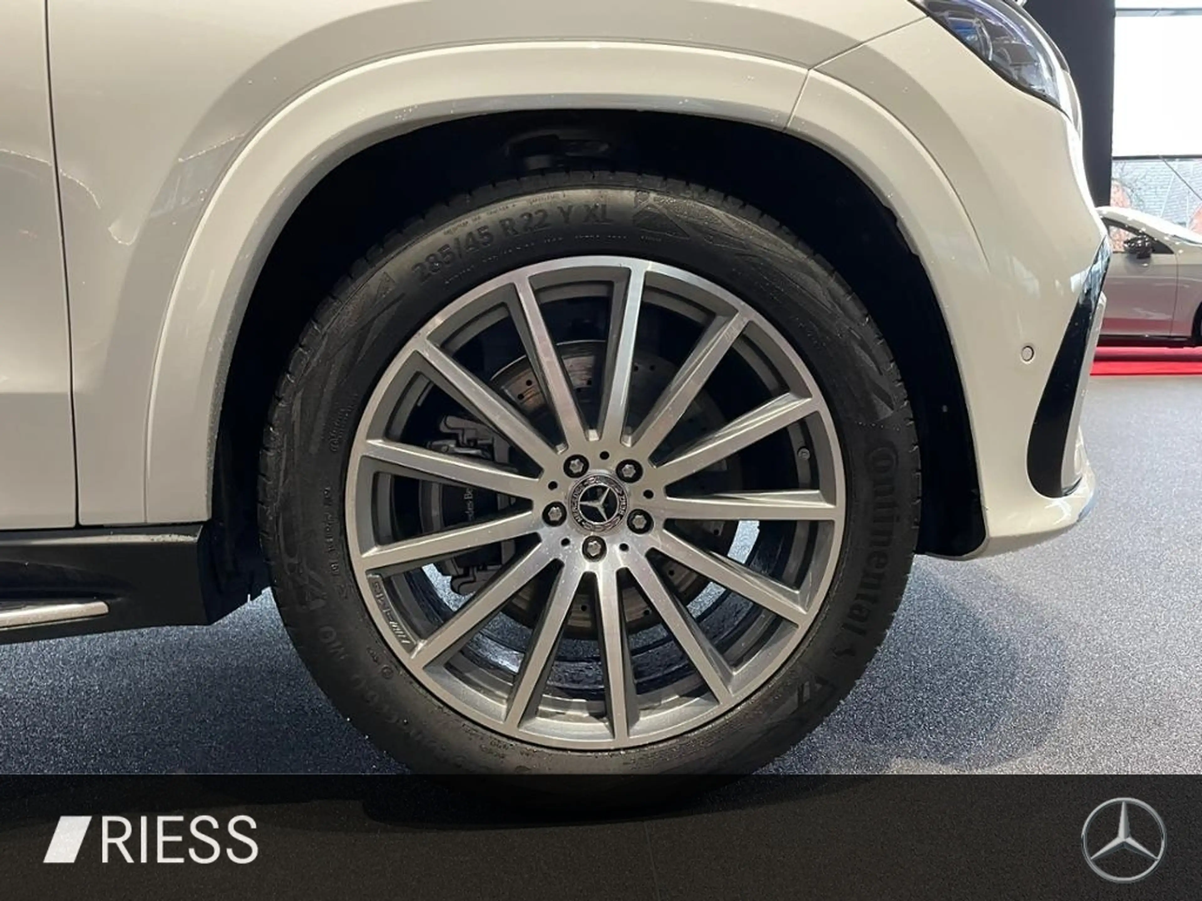 Mercedes-Benz GLS 580 AMG+PANO+HUD+STDHZG+AIRM+KEYL+MULTIBEAM+ — photo 10