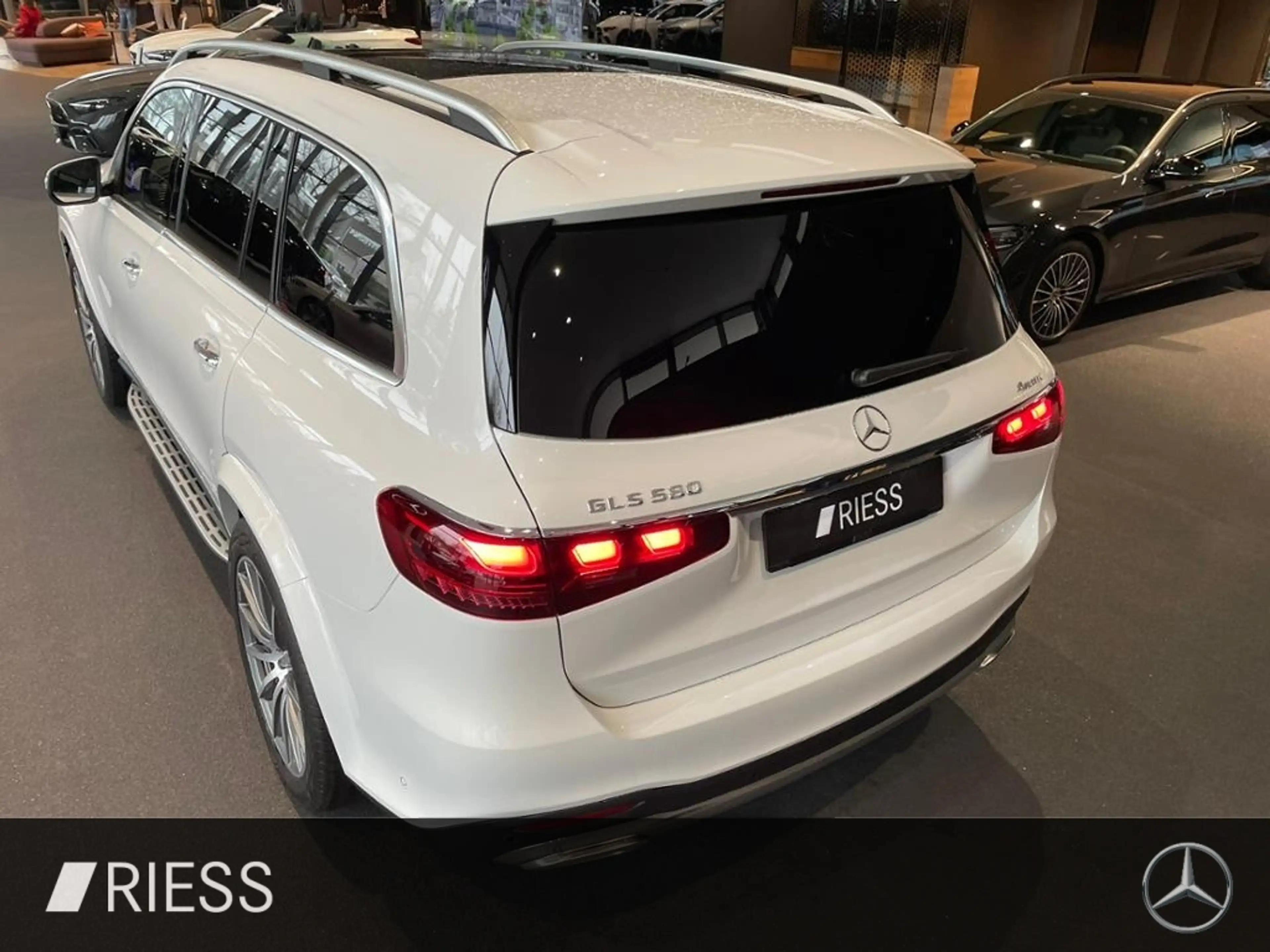Mercedes-Benz GLS 580 AMG+PANO+HUD+STDHZG+AIRM+KEYL+MULTIBEAM+ — photo 7