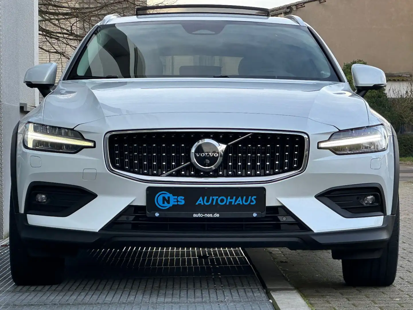 Volvo V60 Cross Country V60 CROSS COUNTRY ULTIMATE B4*AWD*PANO*H/K*360° Blanc - 2